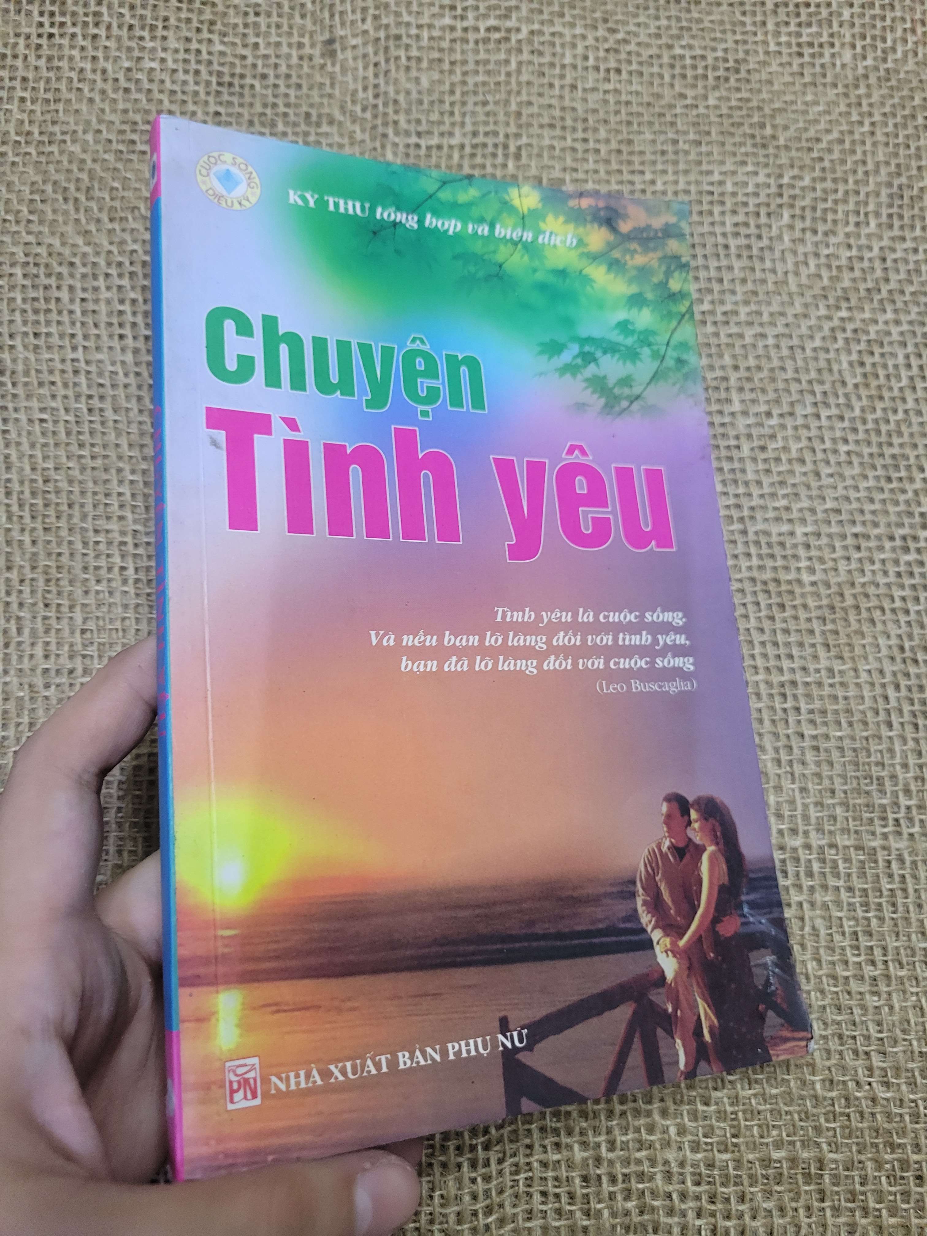 Chuyện Tình Yêu - Kỳ Thu 2009 mới 80% bẩn bìa, ố, có chữ viết (Sách văn học) HLSC