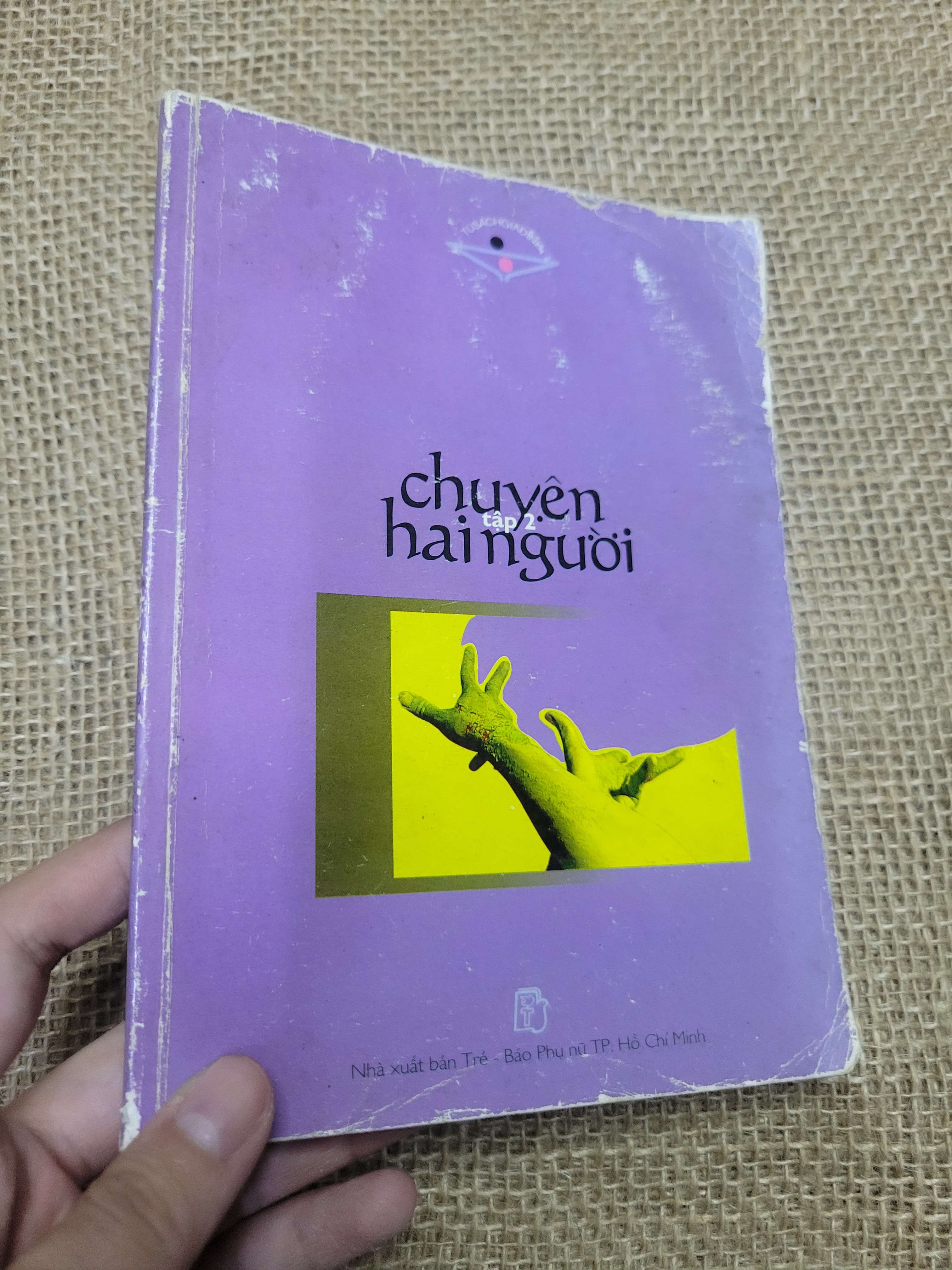 Chuyện hai người tập 2 2003 mới 70% bẩn bìa, ố, có vệt nước (Sách văn học) HLSC