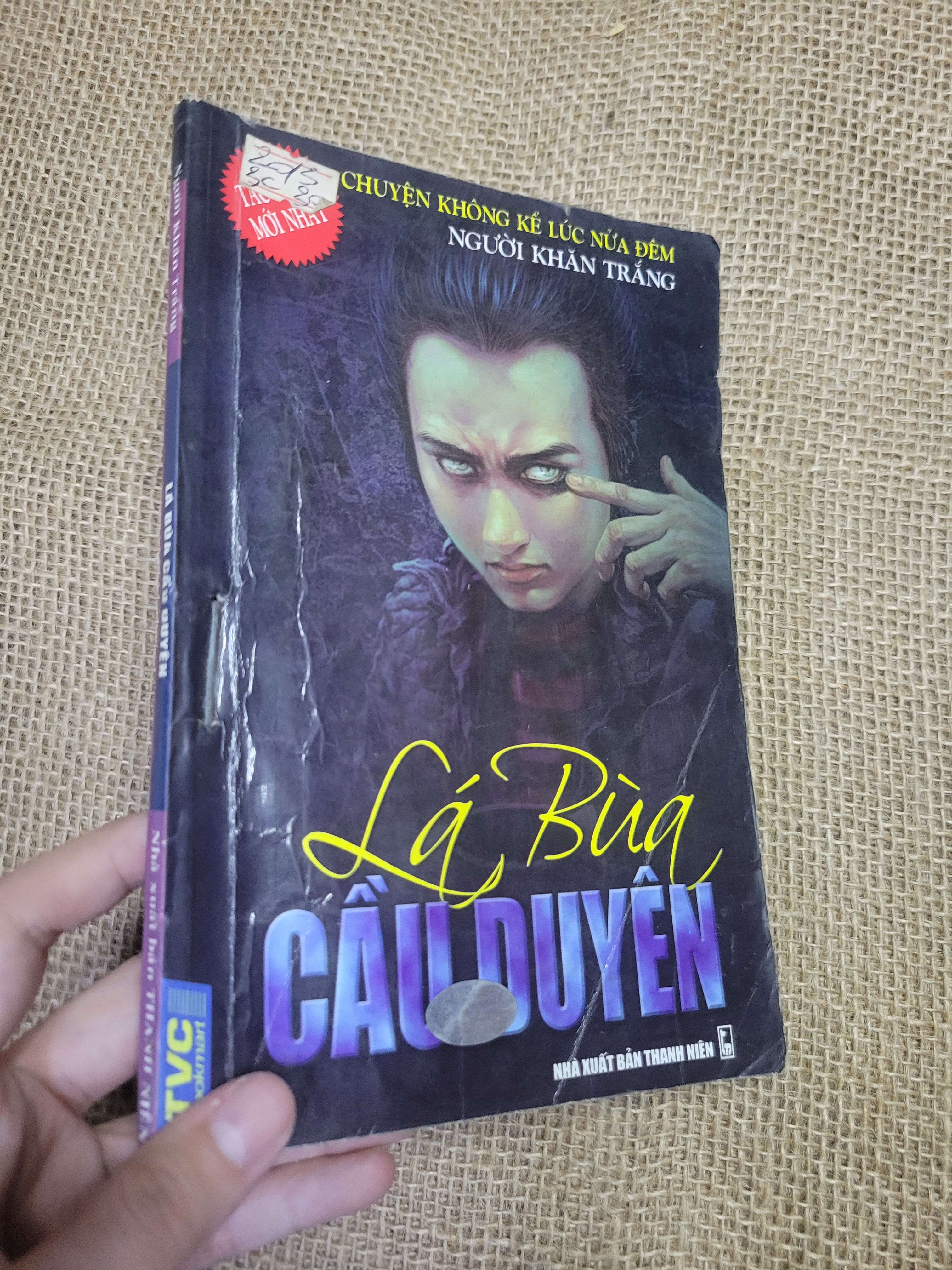 Lá bùa cầu duyên 2009 mới 80% bẩn bìa, ố, có chữ viết (Sách văn học) HLSC