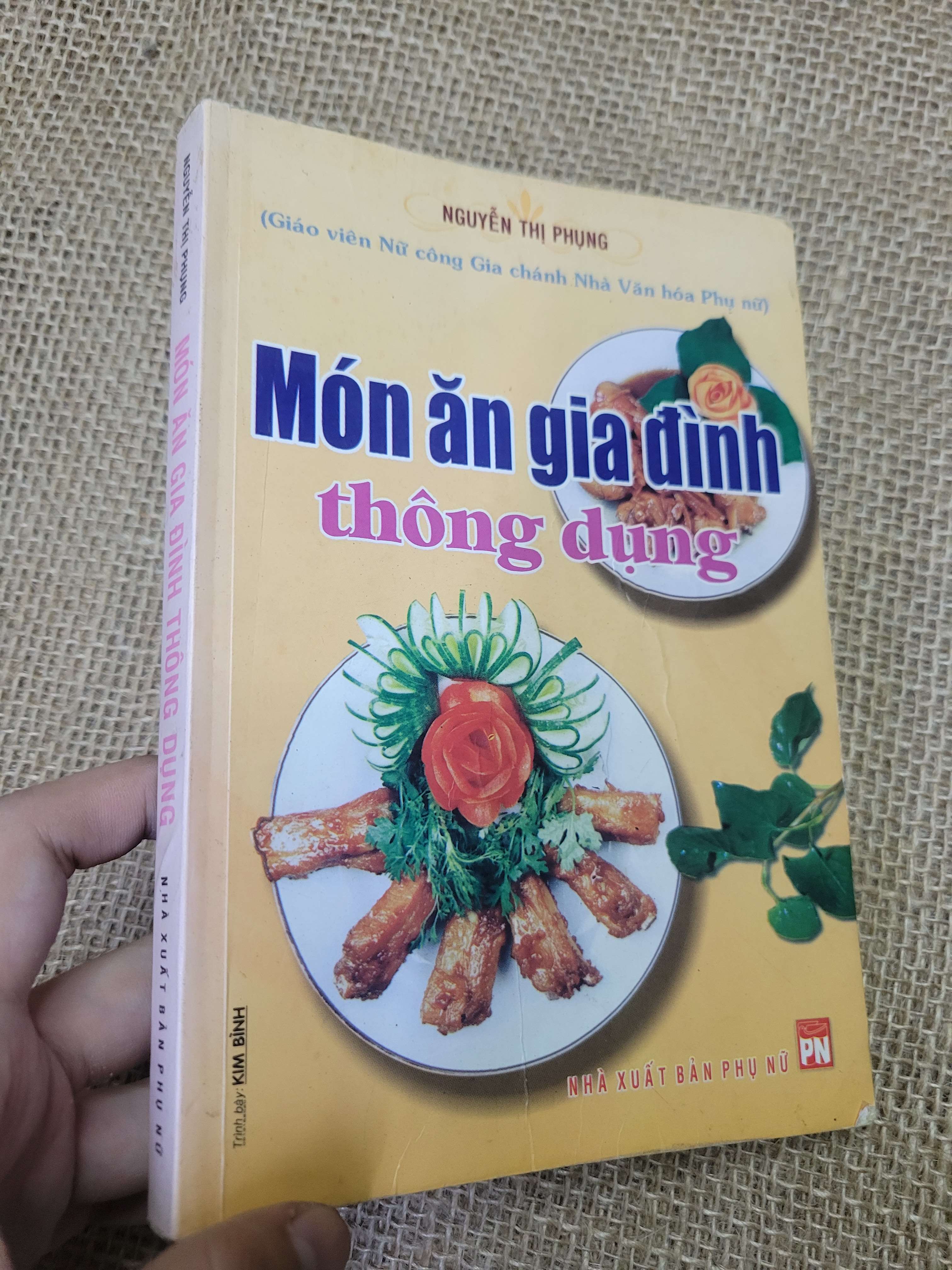 Món ăn gia đình thông dụng - Nguyễn Thị Phụng 2008 mới 80% bẩn bìa, ố (Sách kiến thức tổng hợp) HLSC