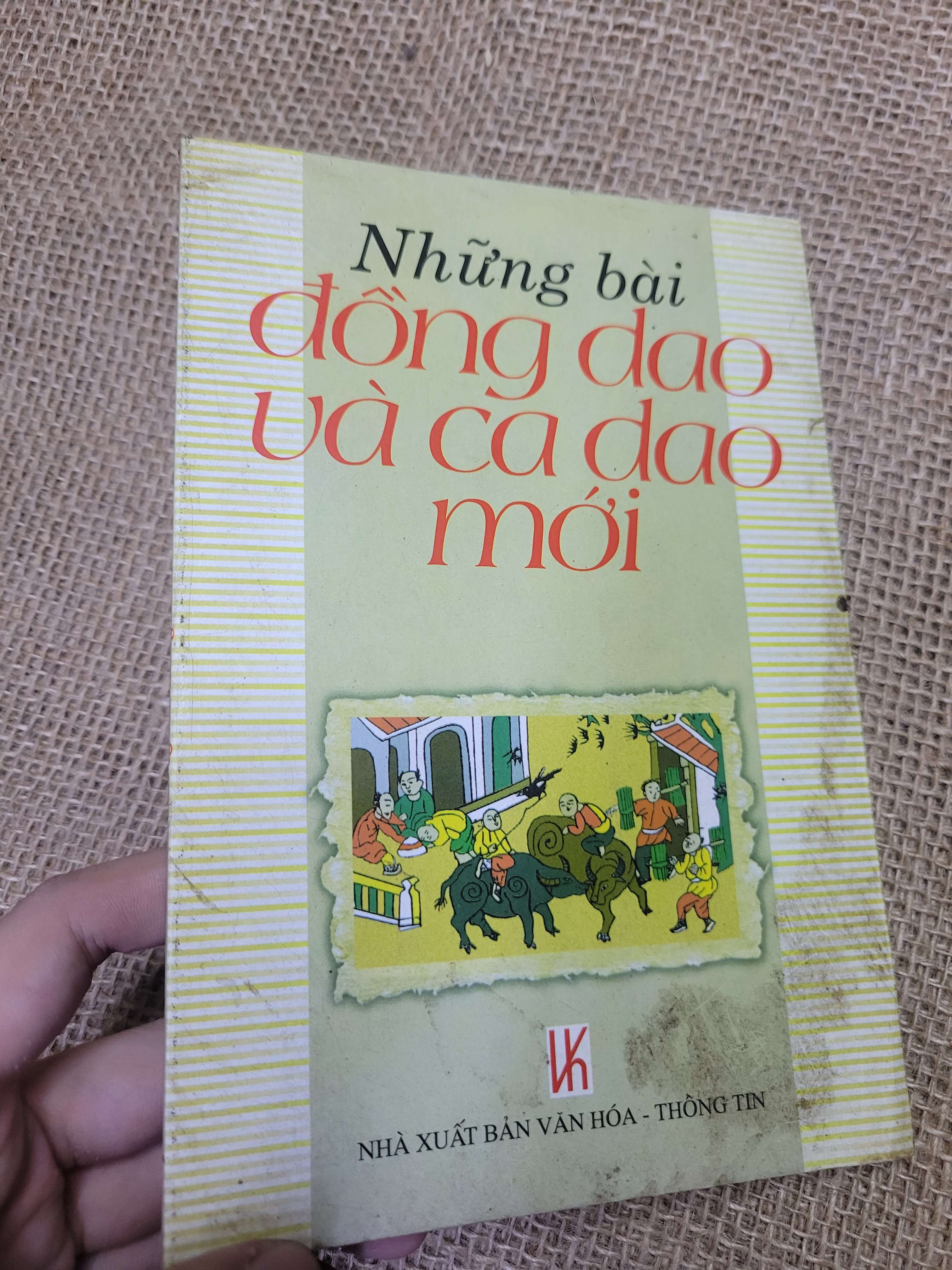 Những bài đồng dao và ca dao 2007 mới 80% bẩn bìa, ố (thơ - ca dao - tục ngữ) HLSC