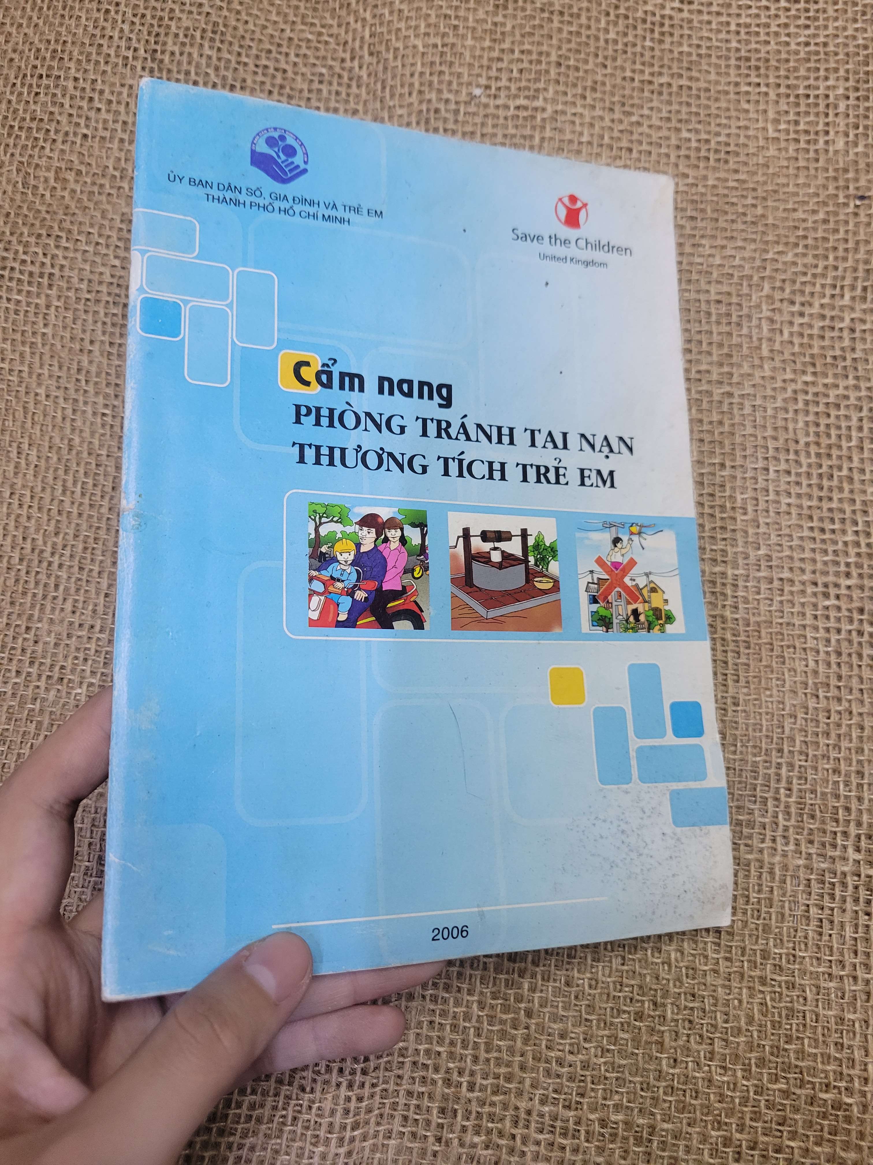 Cẩm nang PHÒNG TRÁNH TAI NẠN THƯƠNG TÍCH TRẺ EM mới 70% bẩn bìa, ố, có vệt nước (Sách kiến thức tổng hợp) HLSC