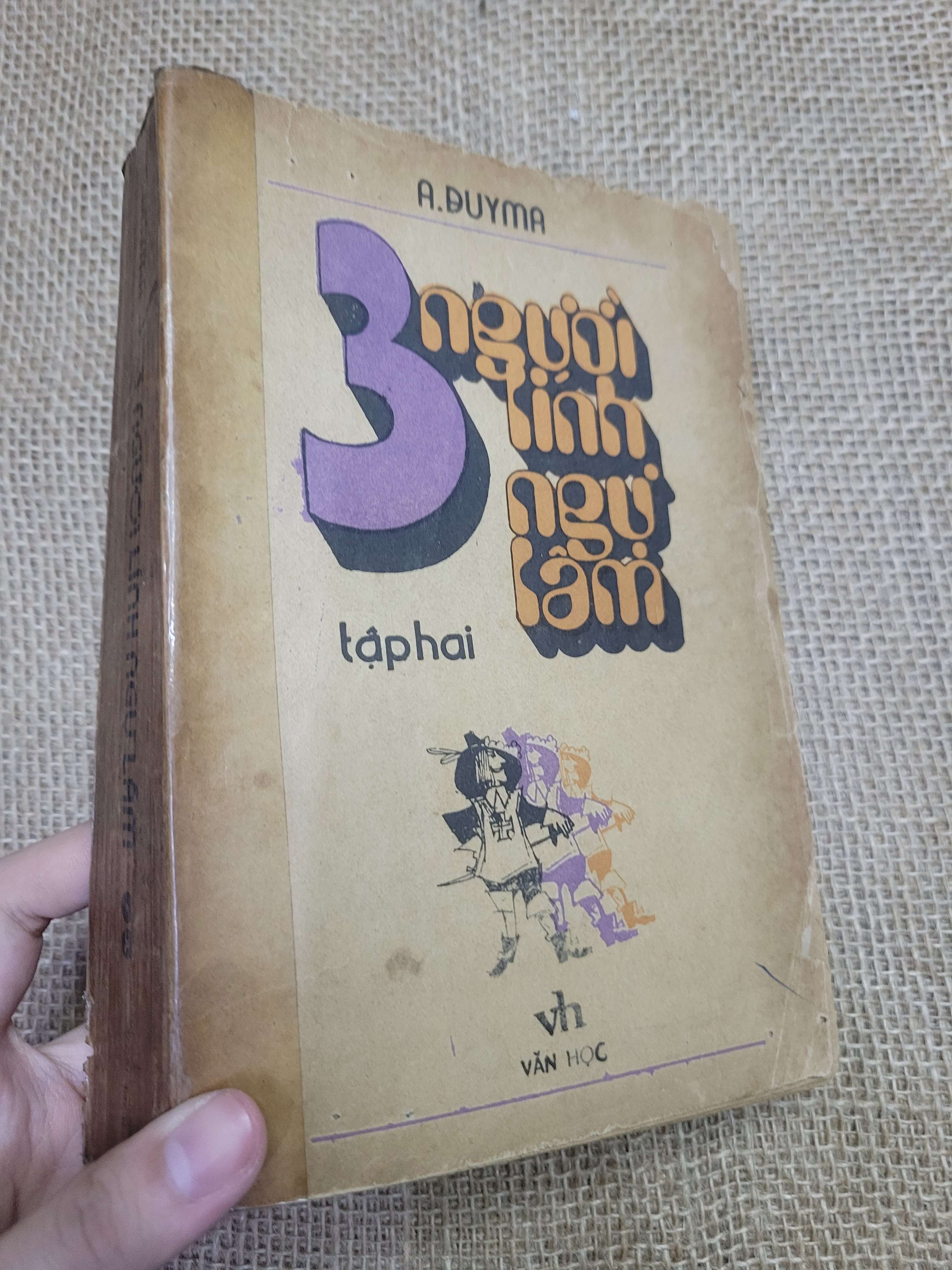 3 người lính ngự lâm tập 2 - A. Duyma 1985 mới 70% bẩn bìa, ố, có chữ viết, rách bìa (Sách văn học) HLSC