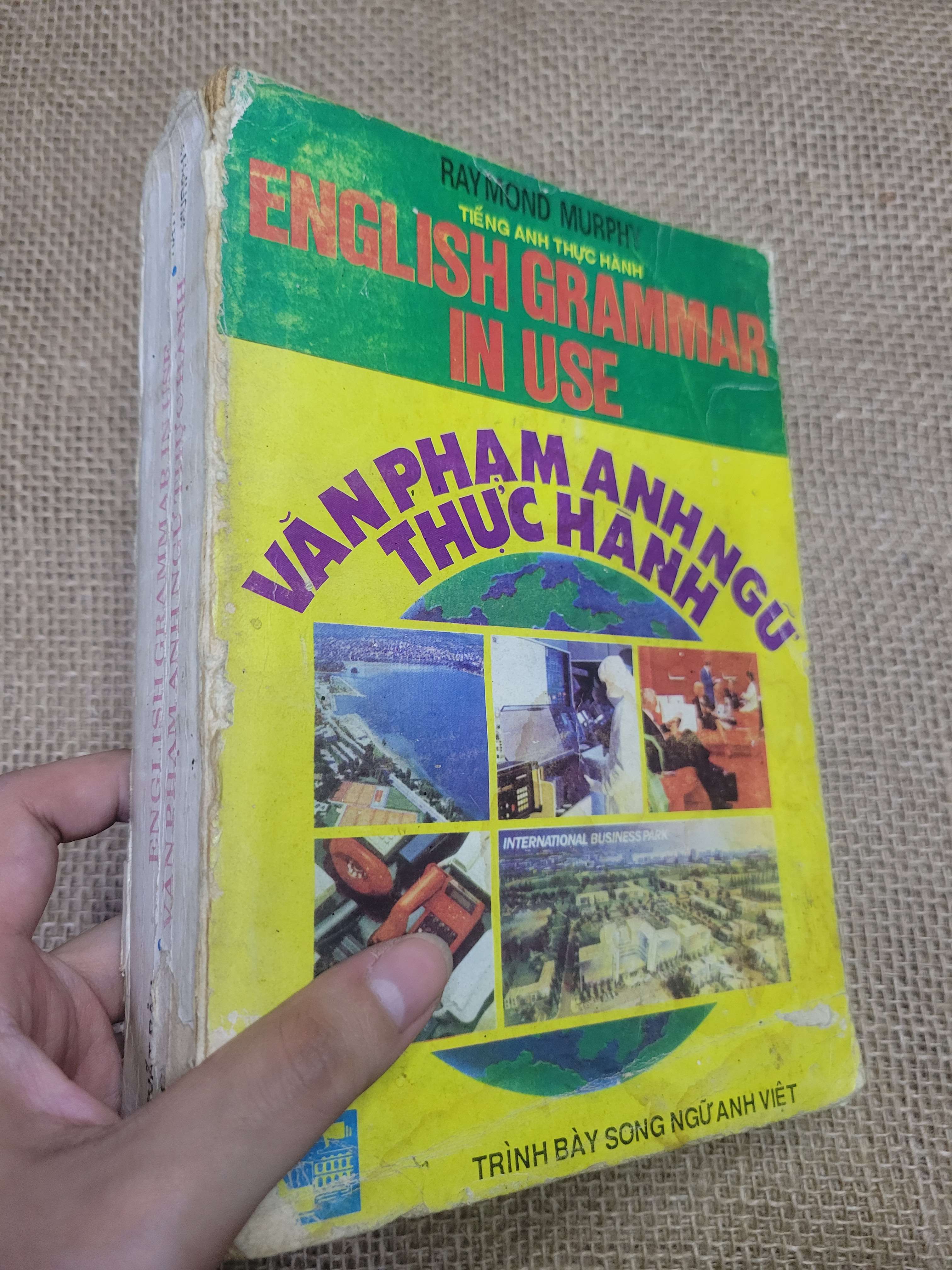 English Grammar in Use Tiếng anh thực hành Văn phạm anh ngữ thực hành - Raymond Murphy 1997 mới 70% bẩn bìa, ố vàng, tróc gáy (Sách tự học tiếng Anh) HLSC