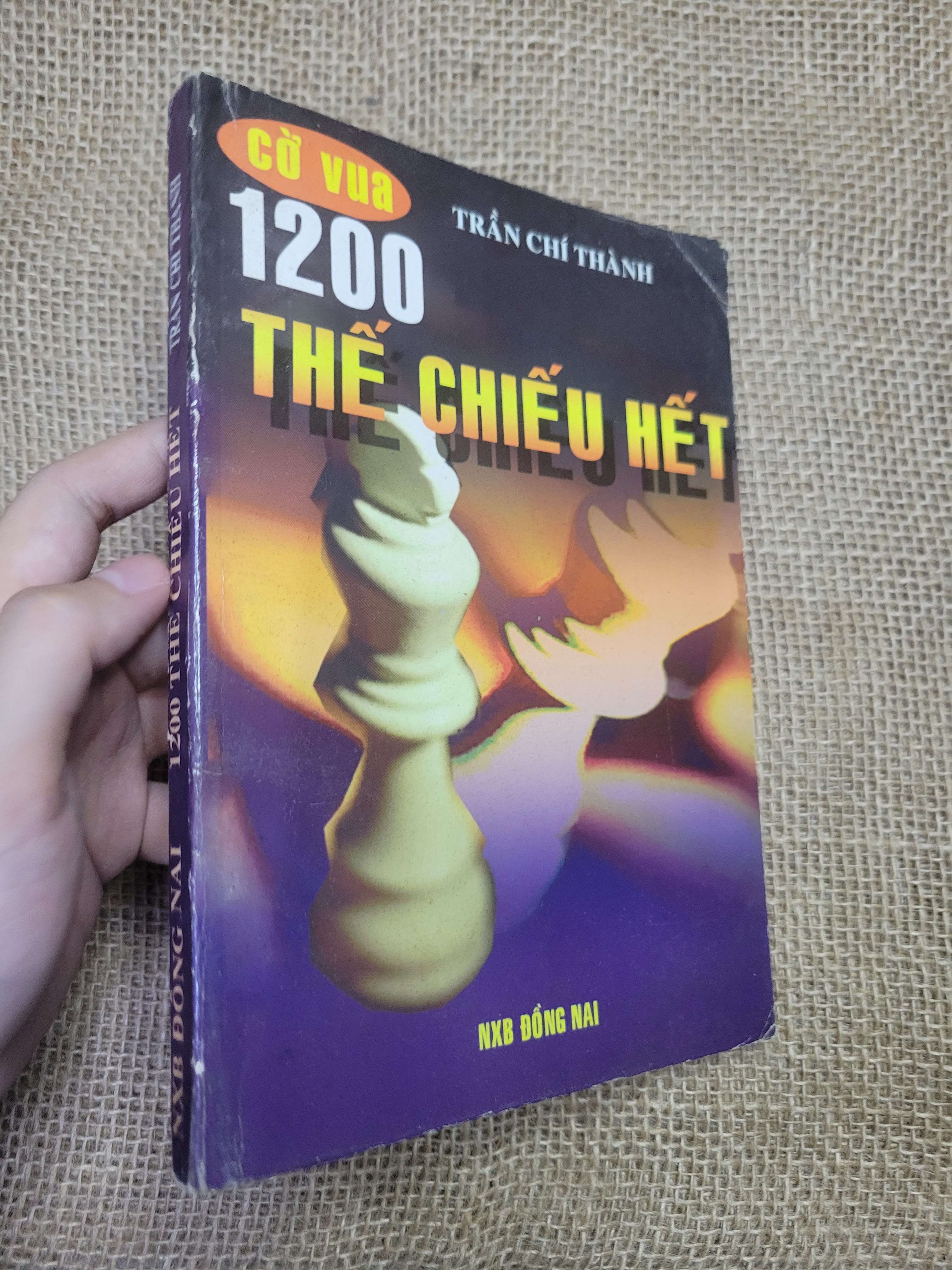 Cờ vua 1200 Thế Chiếu Hết - Trần Chí Thành 2002 mới 80% bẩn bìa, ố (Sách kiến thức tổng hợp) HLSC