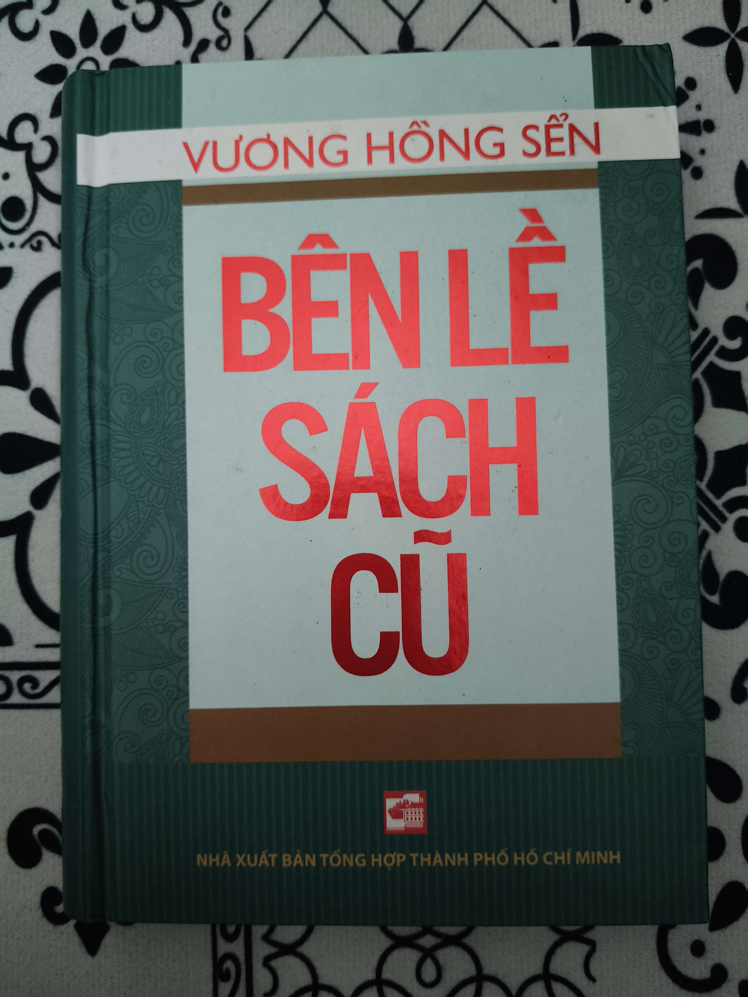Bên lề sách cũ - Xb 2013 - 348 trang - Bìa cứng (Lịch sử Việt Nam) ANTQ