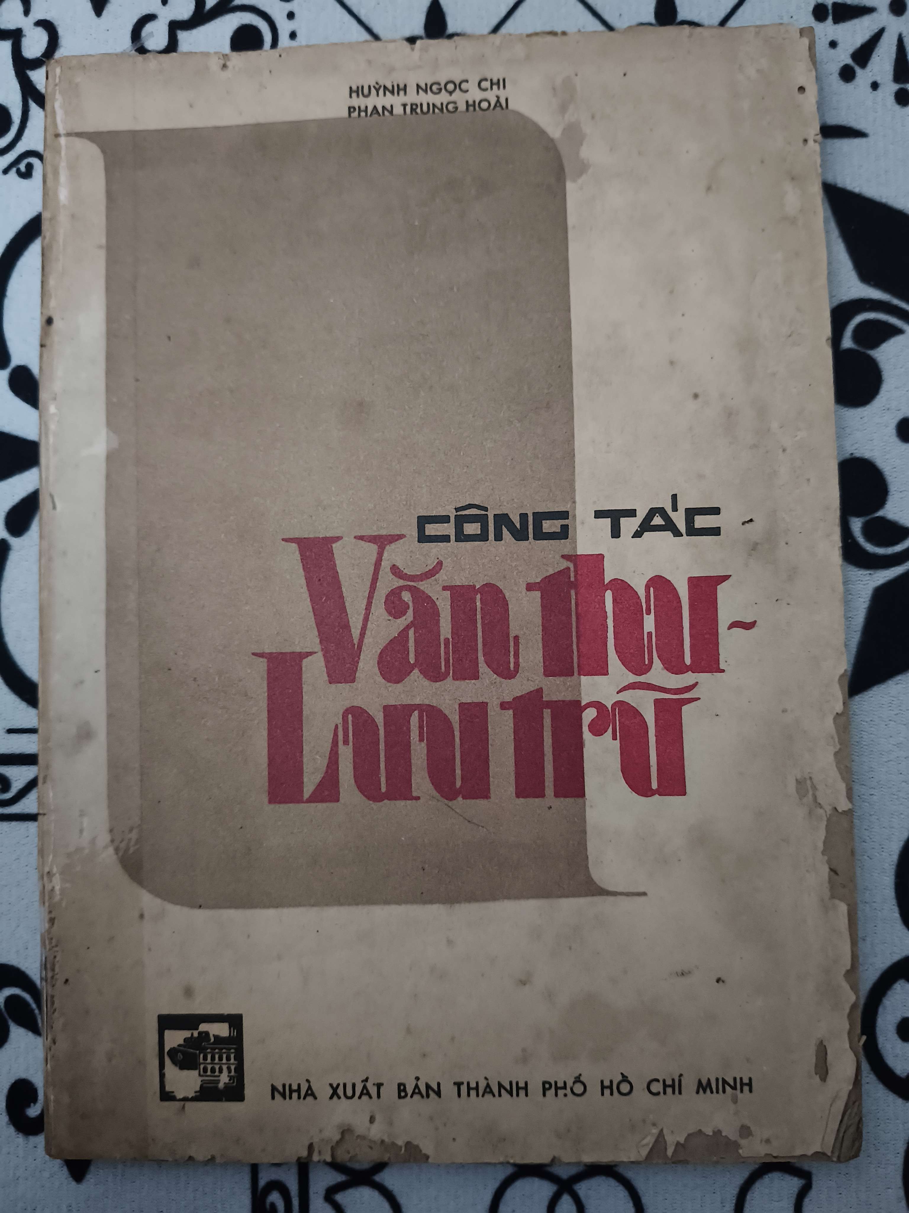 Công tác văn thư lưu trữ - Xb 1986 - 128 trang (Sách kỹ năng) ANTQ