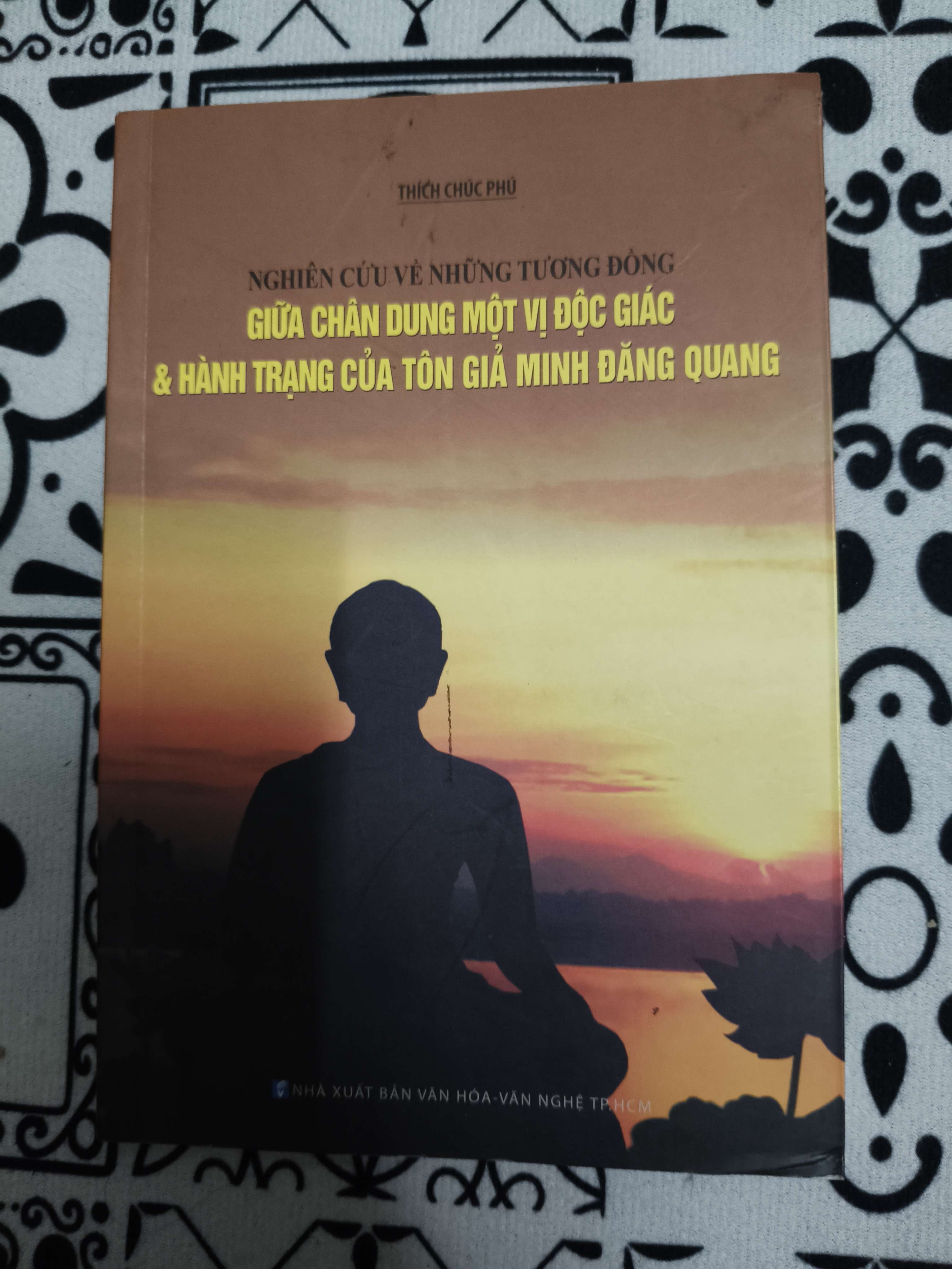 Nghiên cứu về những tương đồng giữa chân dung một vị độc giác và hành trình của tôn giả Minh Đăng Quang - Xb 2017 - 118 trang (Phật giáo) ANTQ