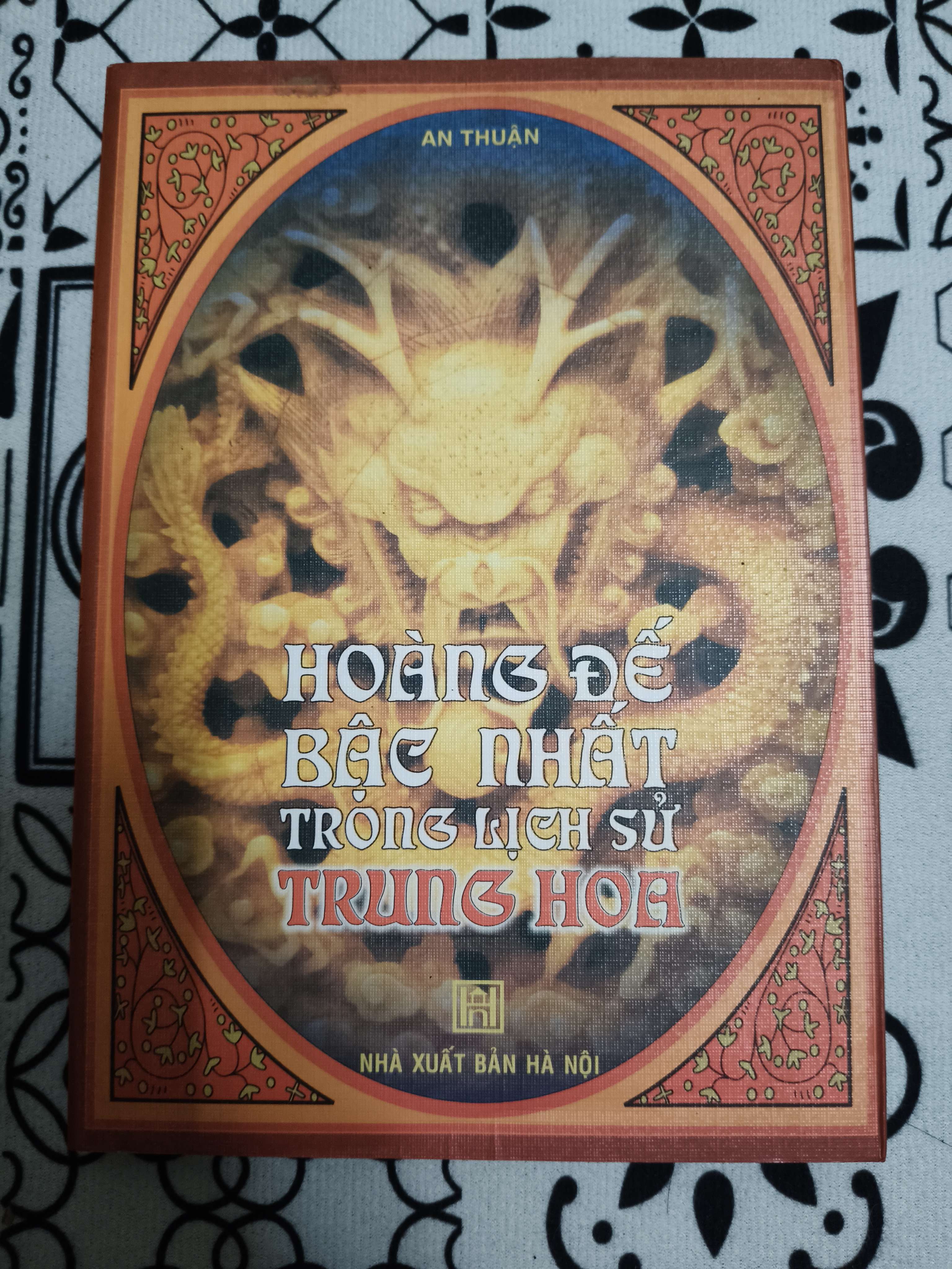 Hoàng đế bậc nhất trong lịch sử Trung Hoa - Xb 2004 - 234 trang (Sách lịch sử - triết học) ANTQ