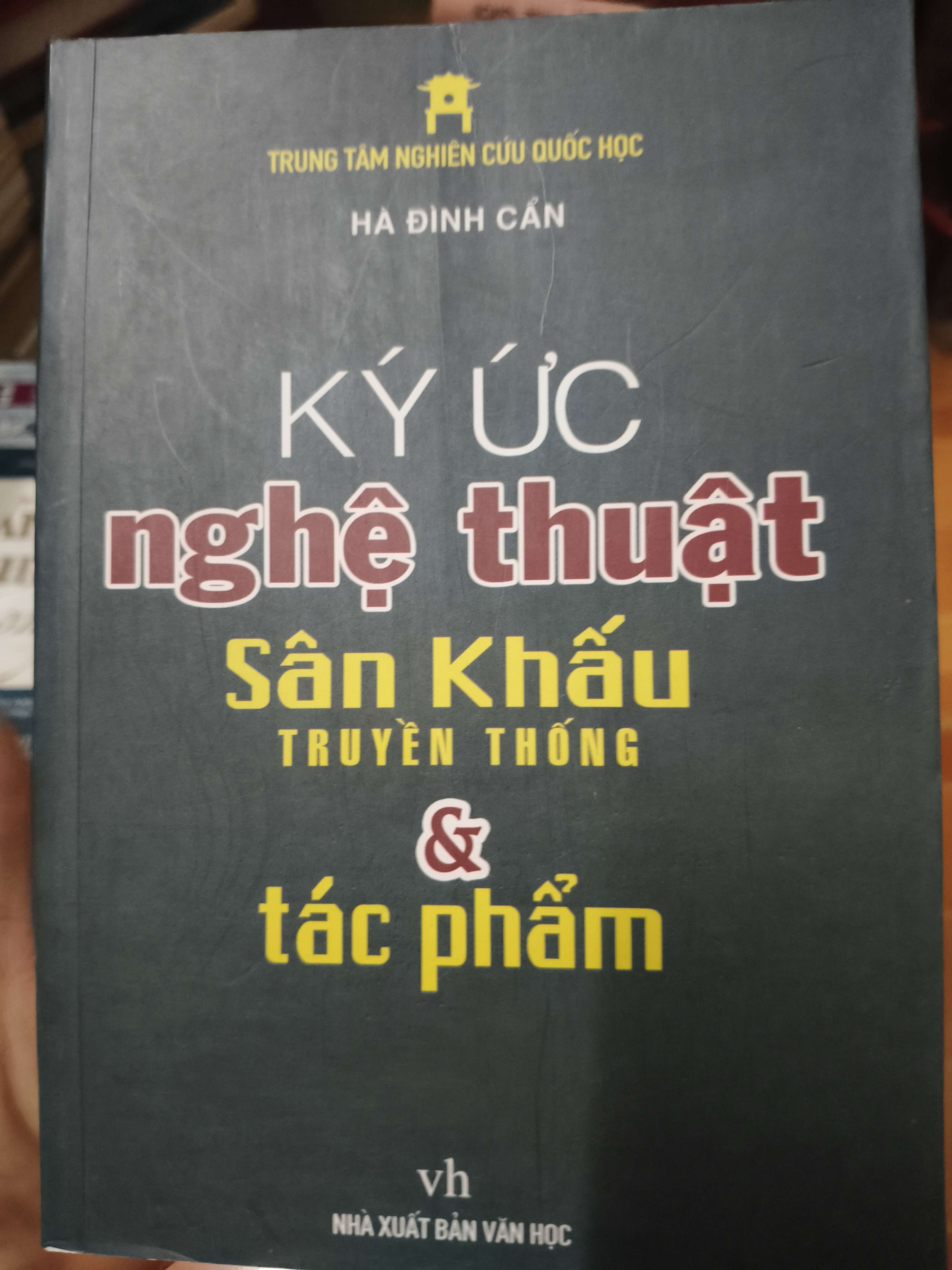 Ký ức nghệ thuật sân khấu truyền thống và tác phẩm - Xb 2014 - 656 trang (Sách văn học) ANTQ