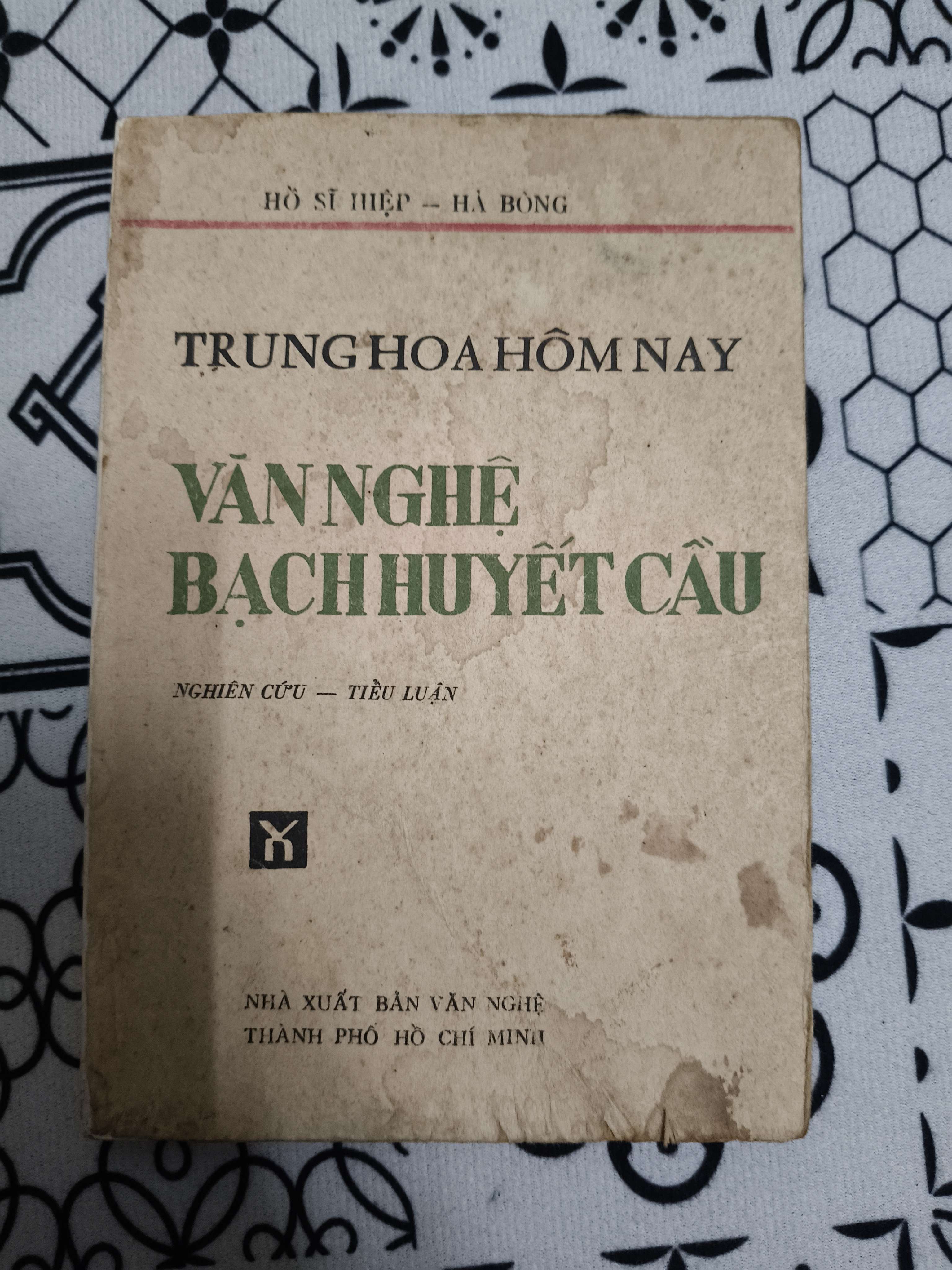 Trung Hoa hôm nay văn nghệ Bạch Huyết Cầu - Xb 1985 - 189 trang (Sách lịch sử - triết học) ANTQ
