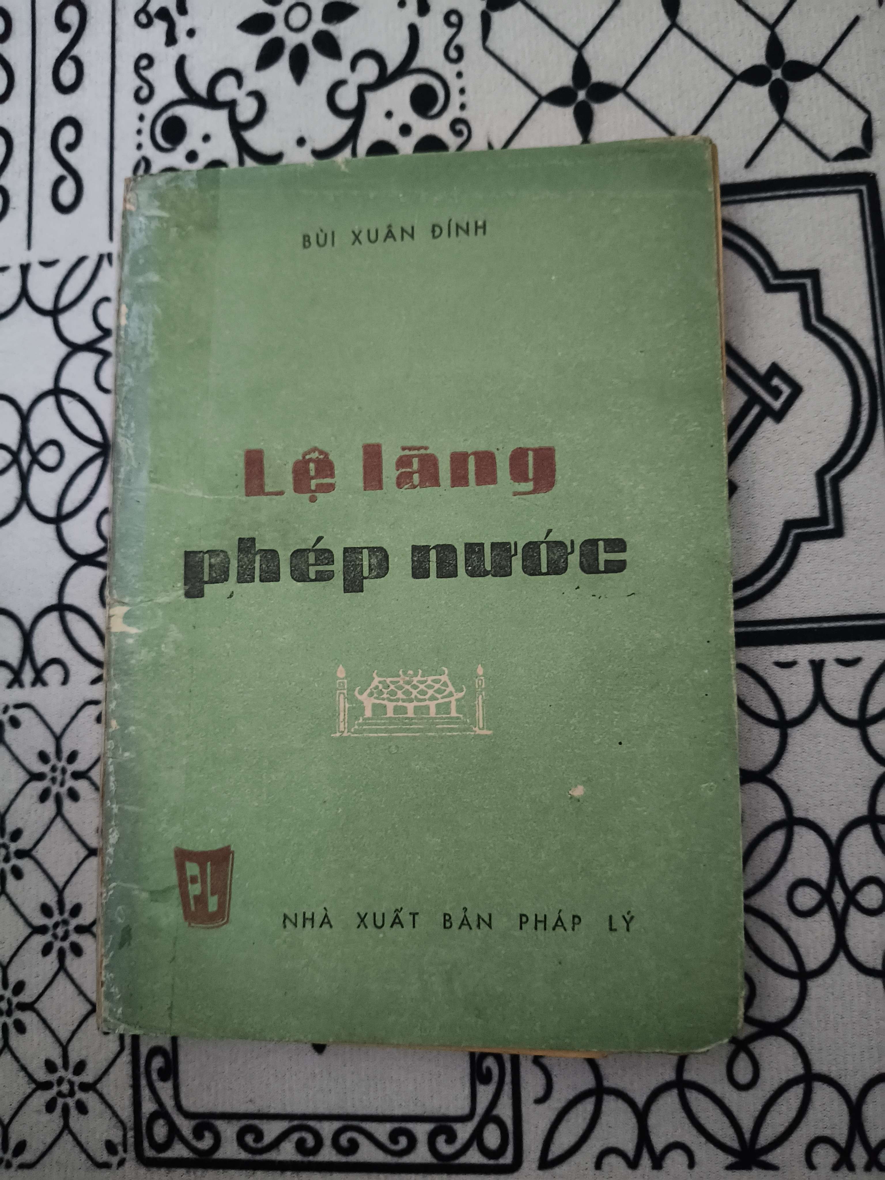 Lệ làng phép nước (Chất lượng đọc) - Xb 1985 - 216 trang (Lịch sử Việt Nam) ANTQ