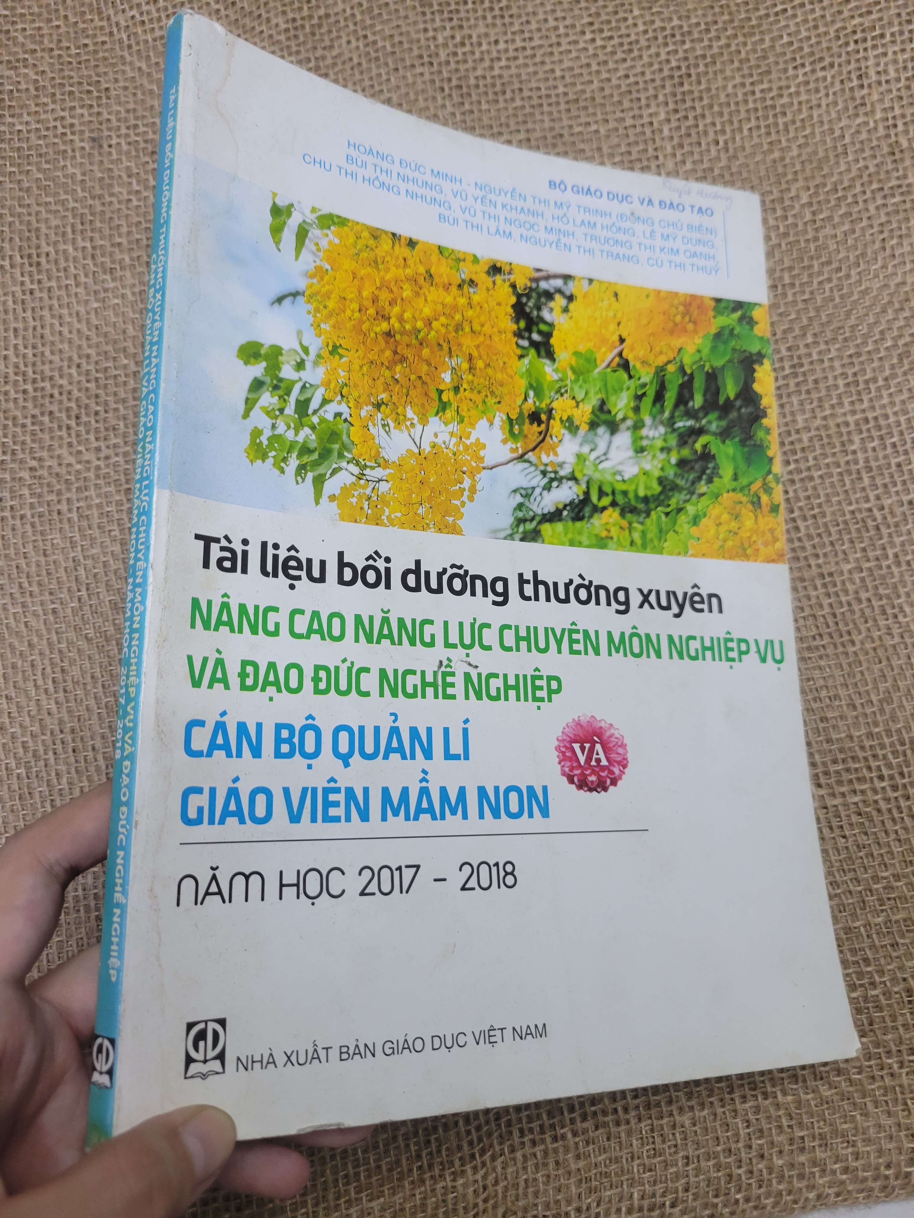 Tài liệu bồi dưỡng thường xuyên nâng cao năng lực chuyên môn nghiệp vụ và đạo đức nghề nghiệp cán bộ quản lí và giáo viên mầm non Năm học 2017 - 2018 (Giáo trình đại học - cao đẳng) HLSC