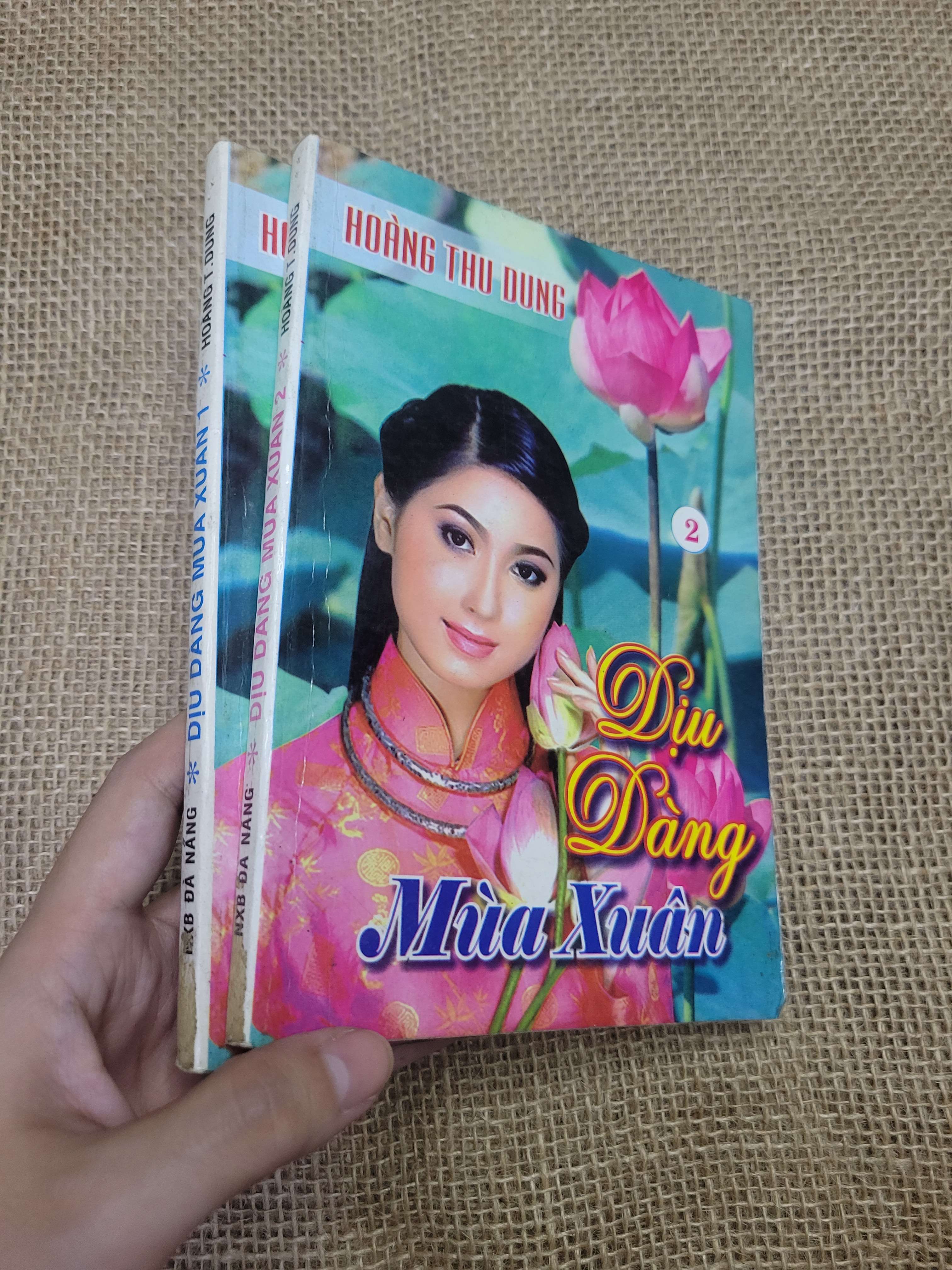 2 cuốn Dịu dàng mùa xuân - Hoàng Thu Dung (Sách văn học) HLSC