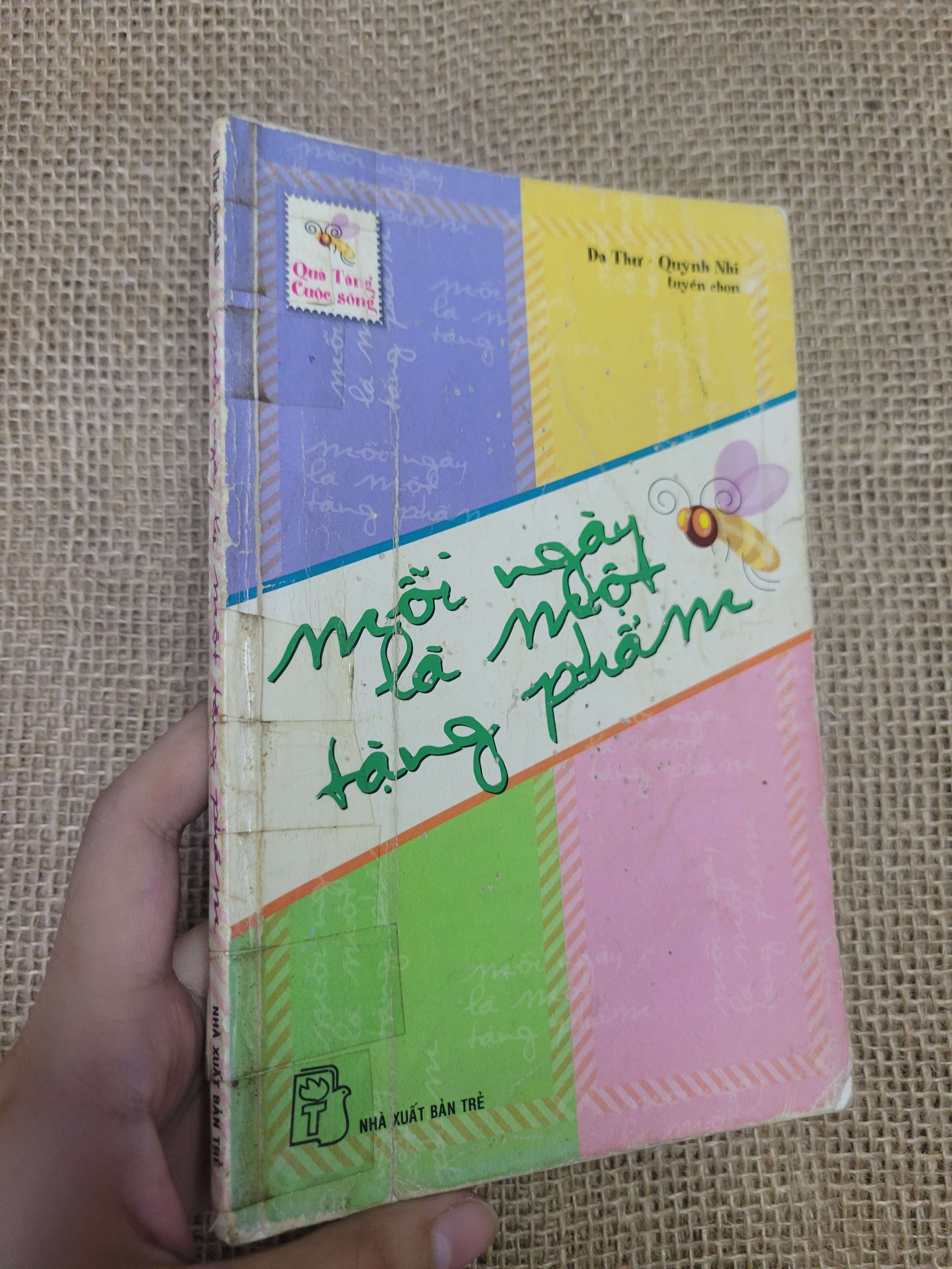 Mỗi ngày là một tặng phẩm - Dạ Thư - Quỳnh Nhi (Sách văn học) HLSC