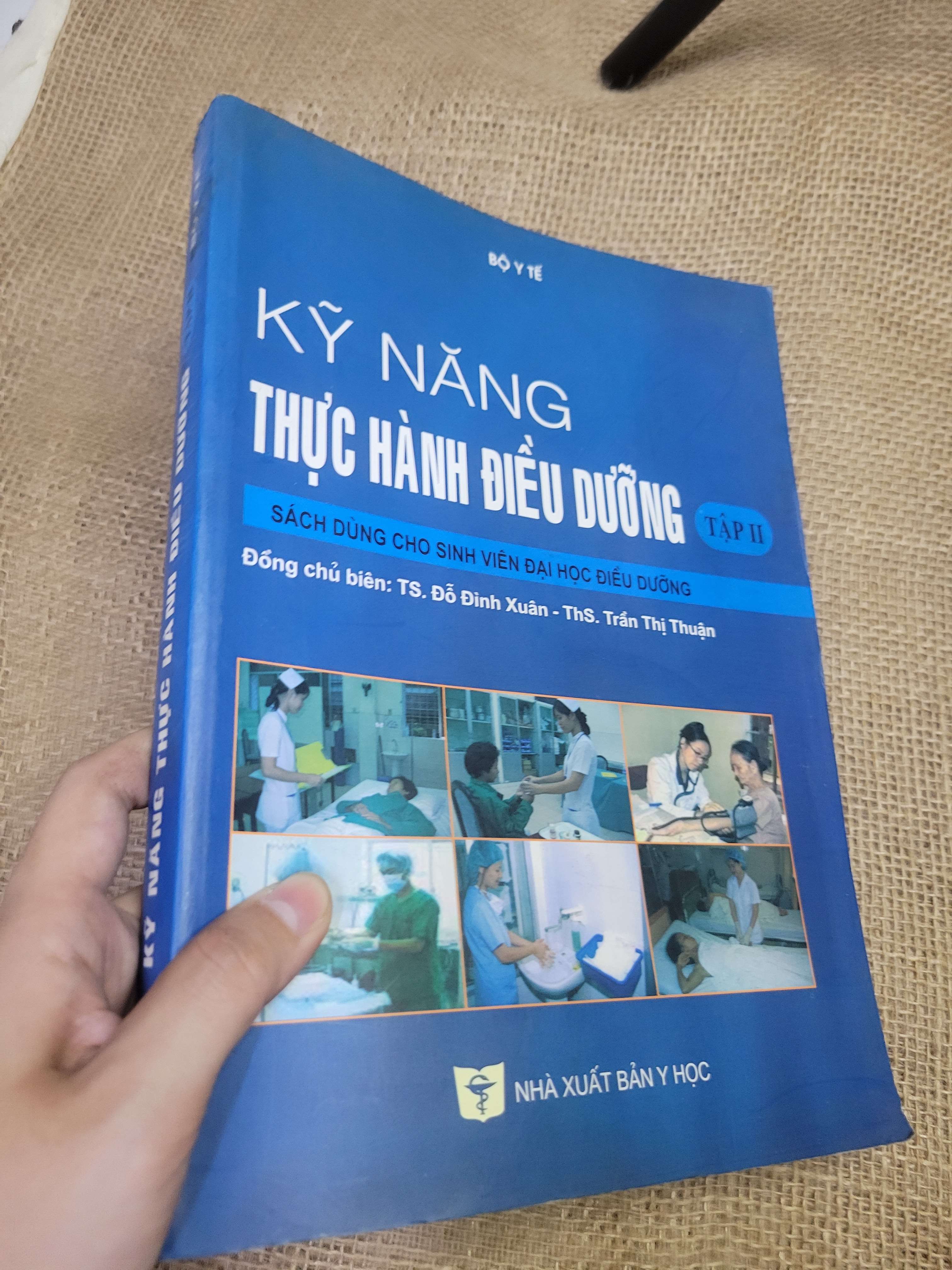 Kỹ Năng Thực Hành Điều Dưỡng Tập 2 - TS. Đỗ Đinh Xuân, ThS. Trần Thị Thuận (Giáo trình đại học - cao đẳng) HLSC