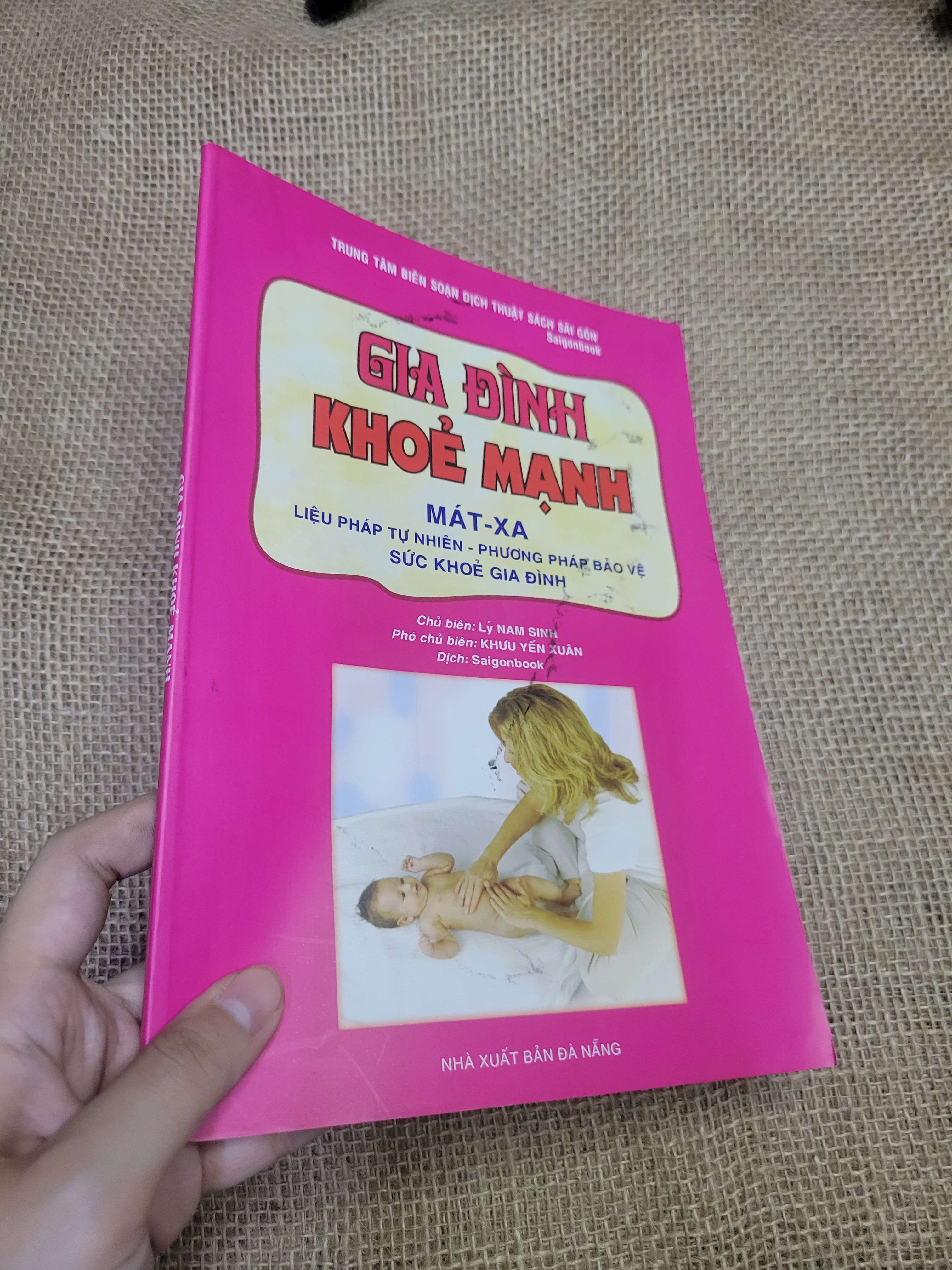 GIA ĐÌNH KHỎE MẠNH MÁT-XA Liệu Pháp Tự Nhiên - Phương Pháp Bảo Vệ Sức Khỏe Gia Đình - Lý Nam Sinh (Sách dinh dưỡng - sức khỏe cho bé) HLSC