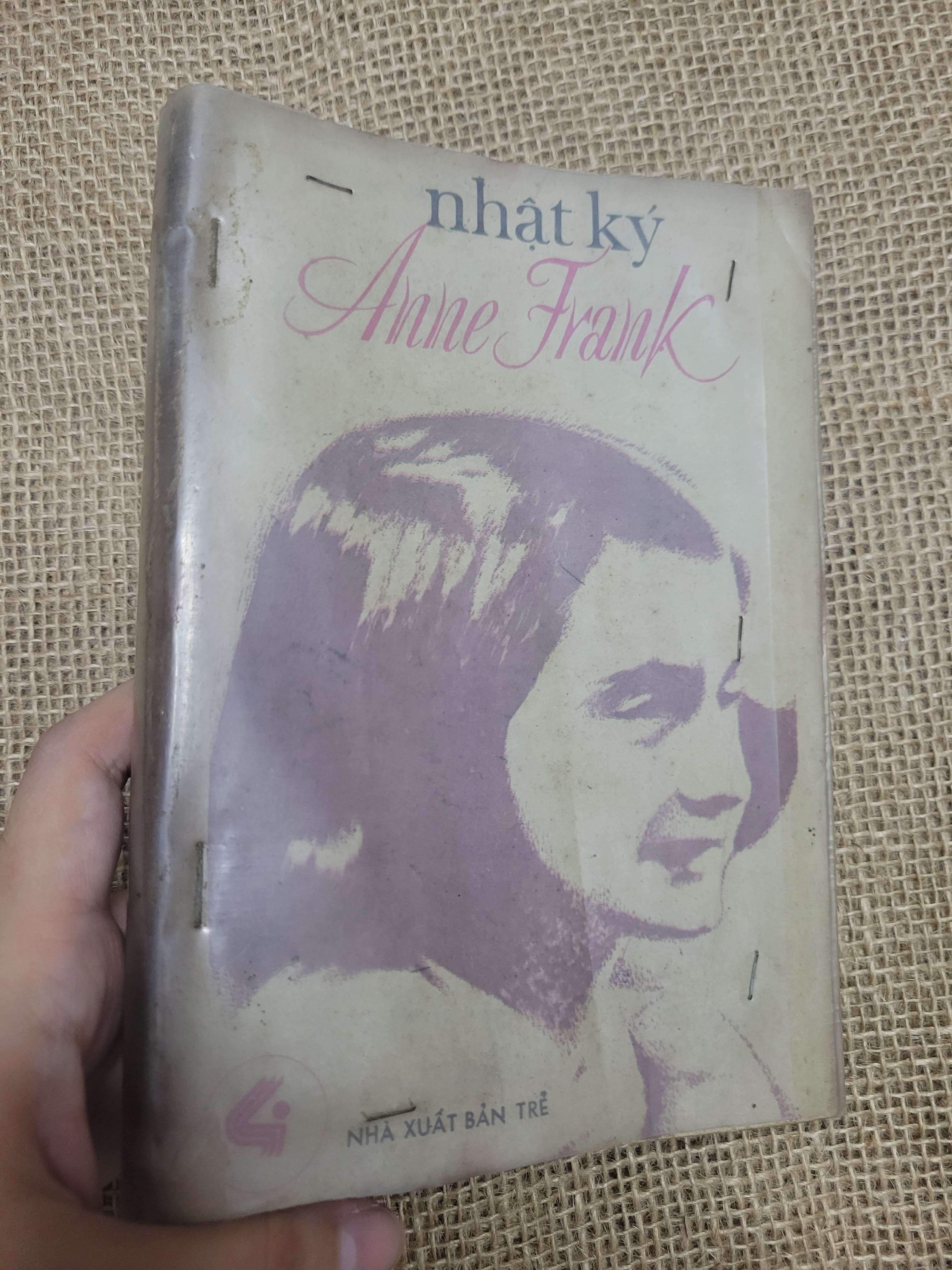 Nhật ký Anne Frank (Sách văn học) HLSC