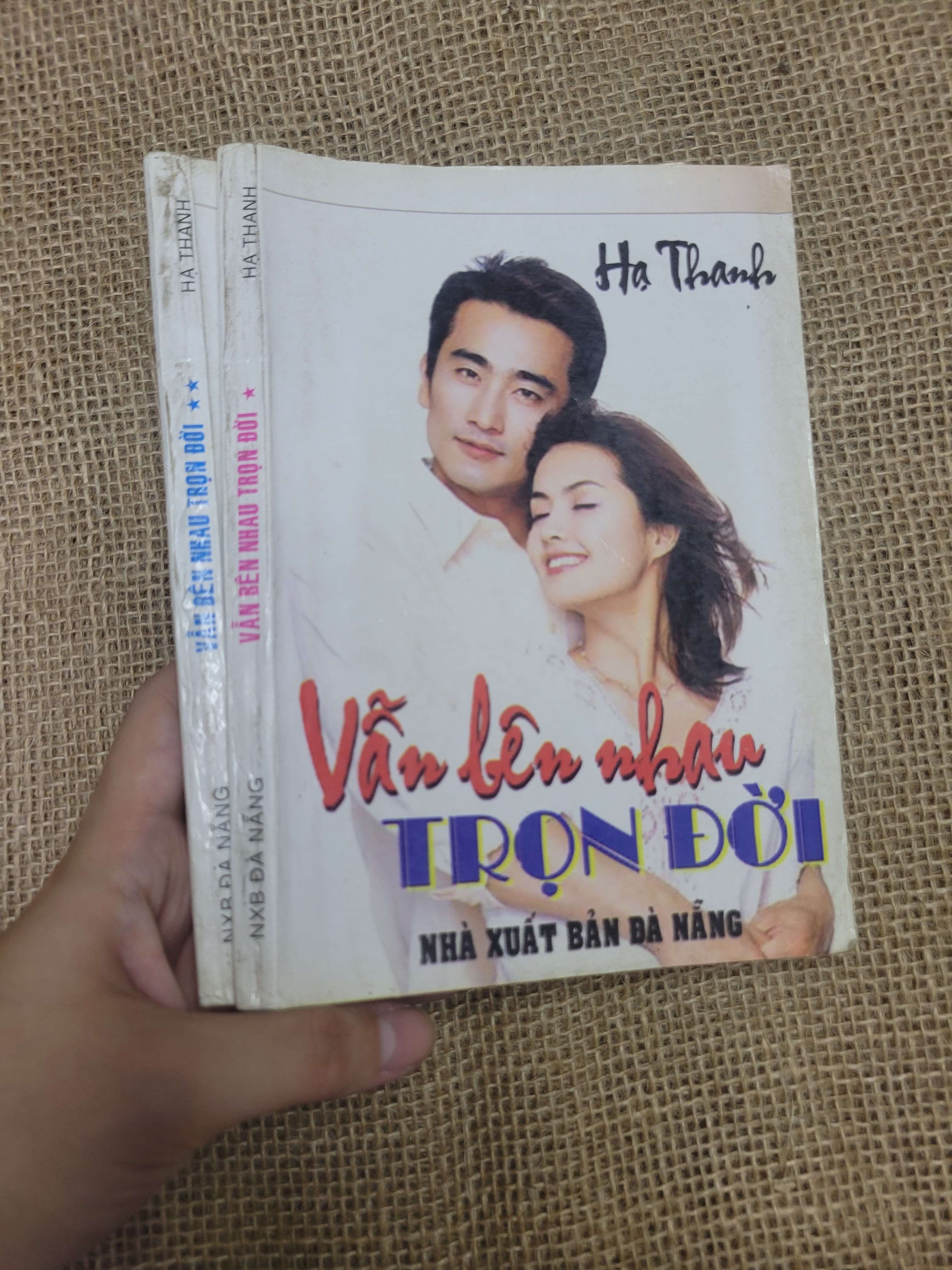 2 cuốn Vẫn bên nhau trọn đời - Hạ Thanh (Sách văn học) HLSC