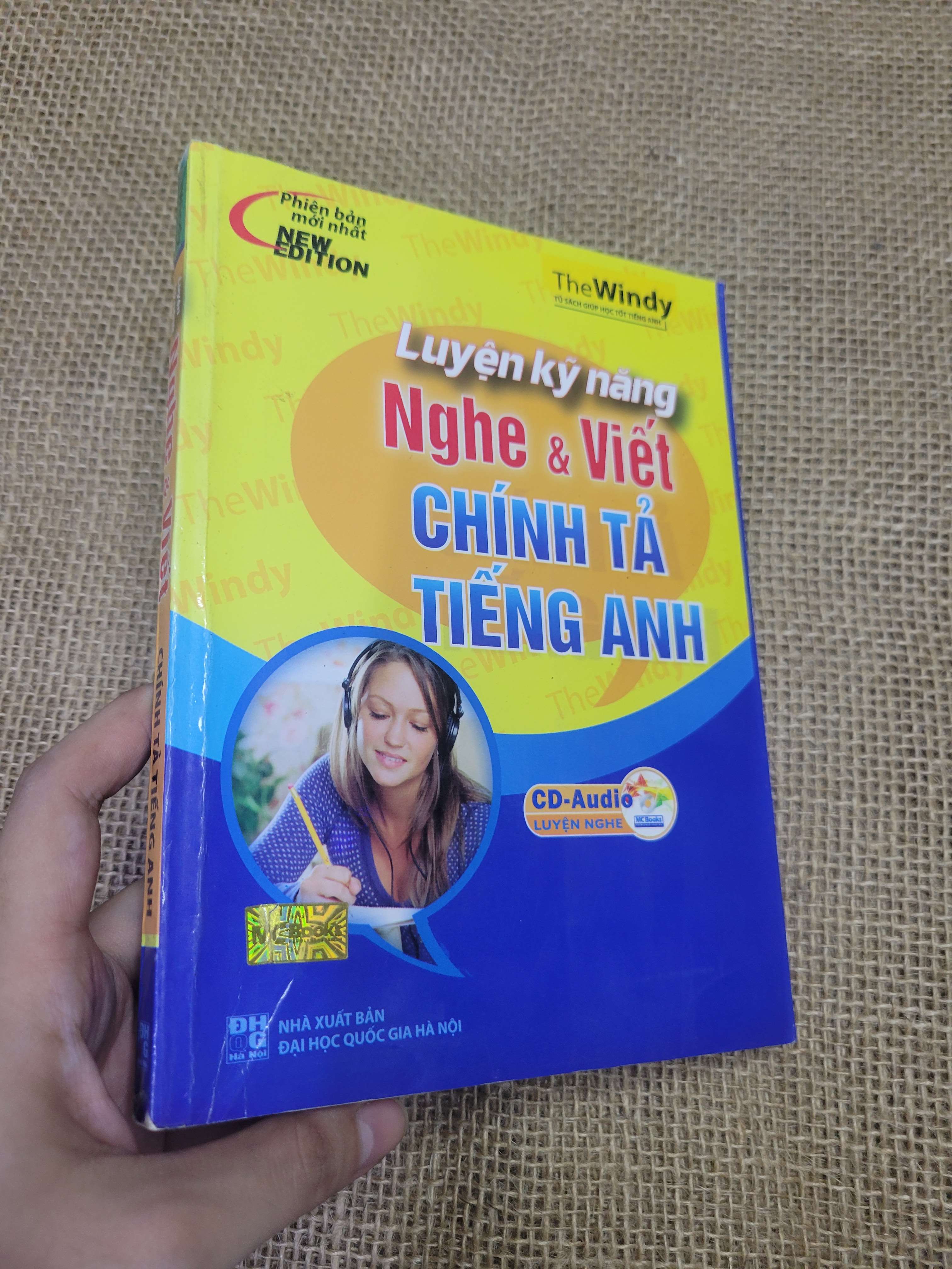 Luyện kỹ năng Nghe & Viết Chính Tả Tiếng Anh - The Windy (Sách tự học tiếng Anh) HLSC