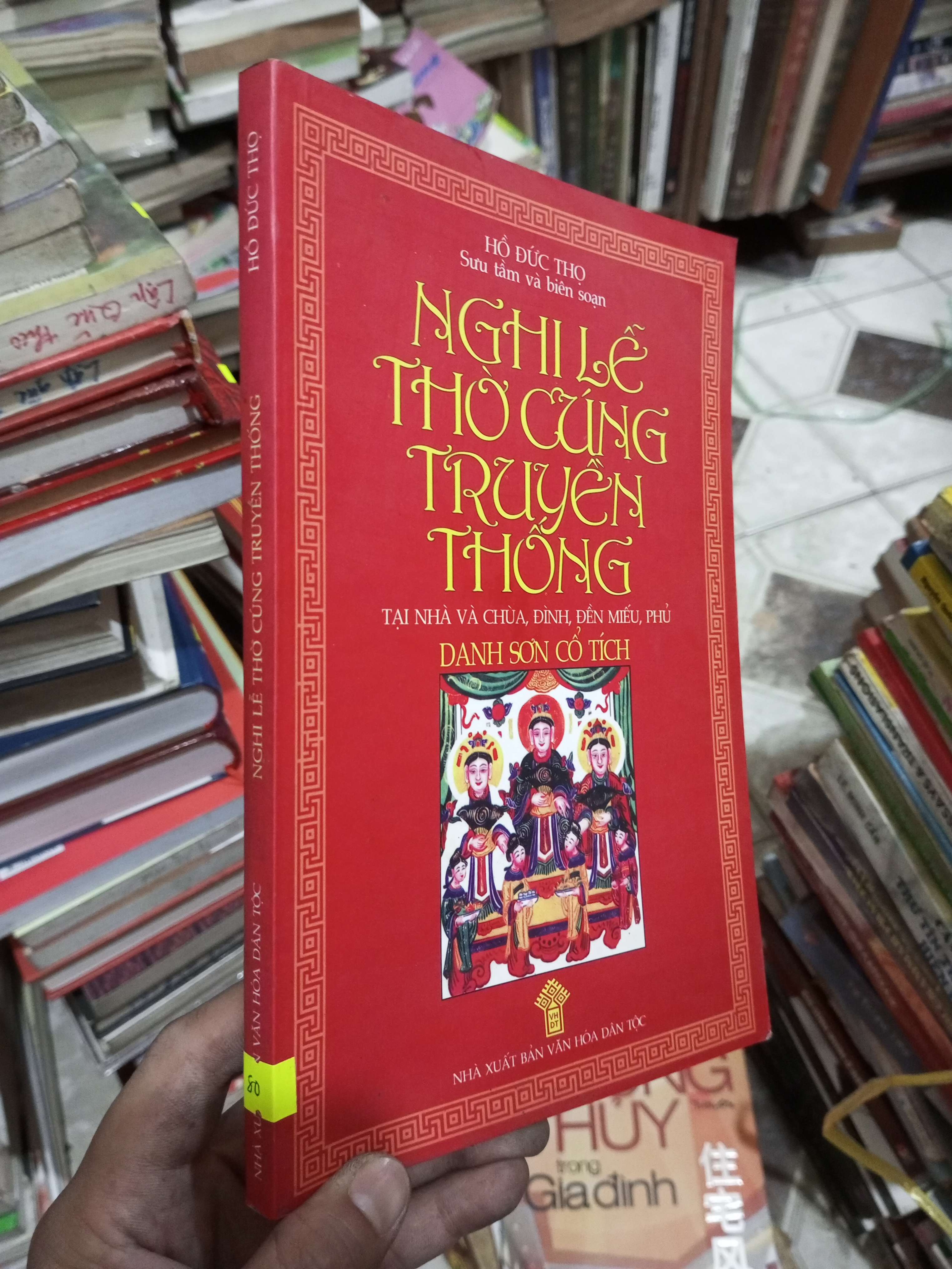 Nghi lễ thờ cúng truyền thống tại nhà và chùa, đình, đền miếu, phủ - Hồ Đức Thọ (Sách kiến thức tổng hợp) BGB