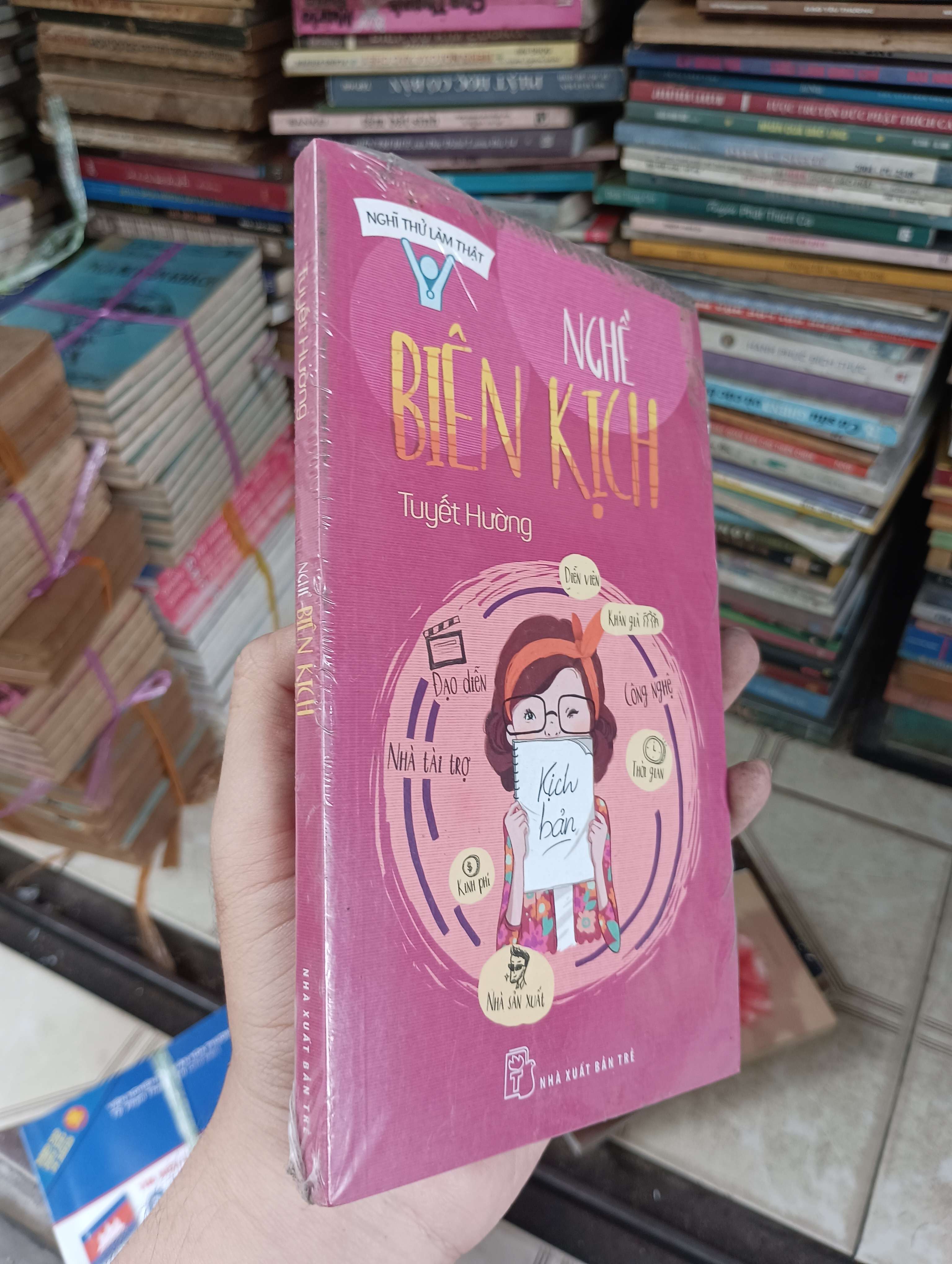 NGHỀ BIÊN KỊCH - Tuyết Hường (Sách văn học) BGB