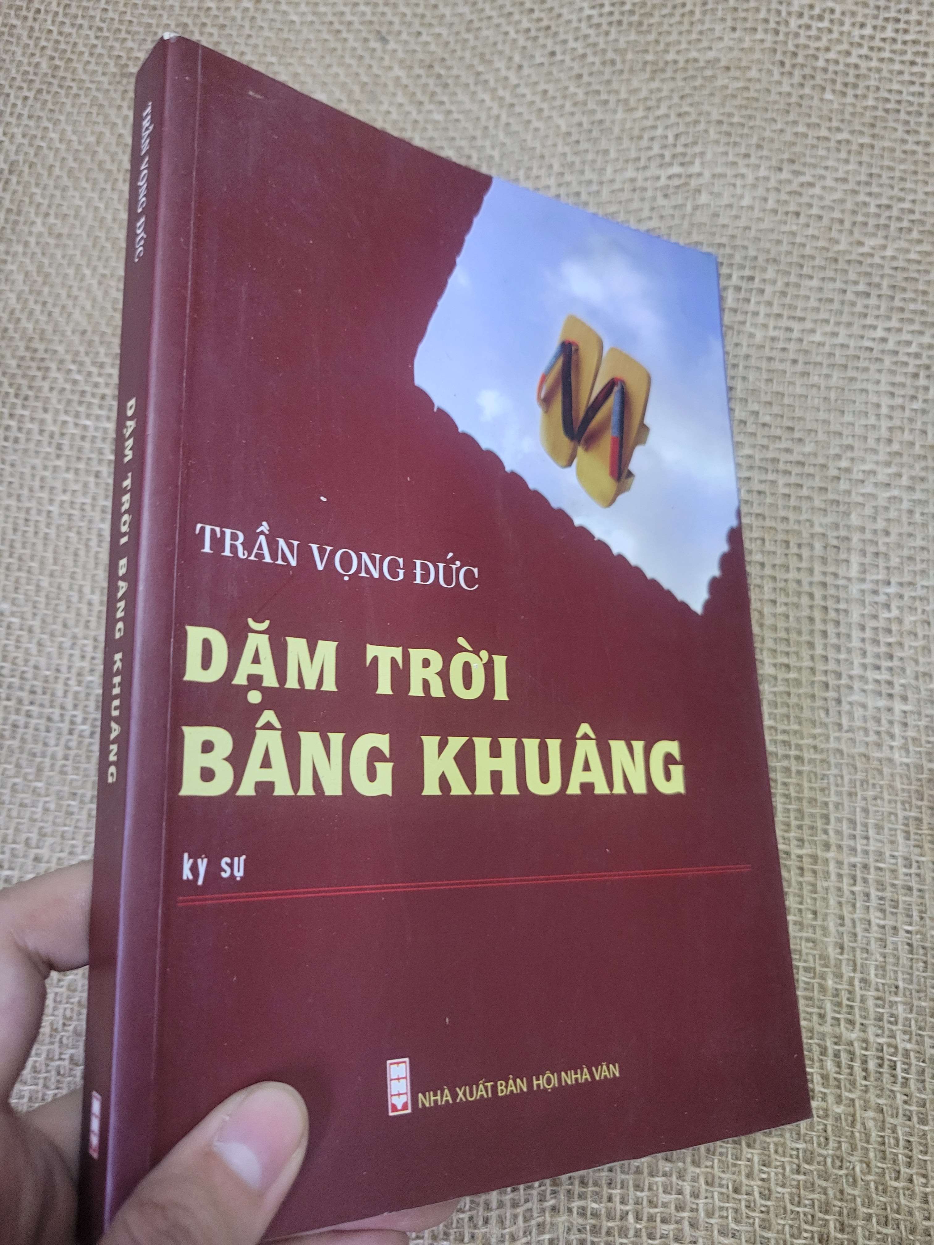 Dặm Trời Bâng Khuâng - Trần Vọng Đức (Sách văn học) HLSC