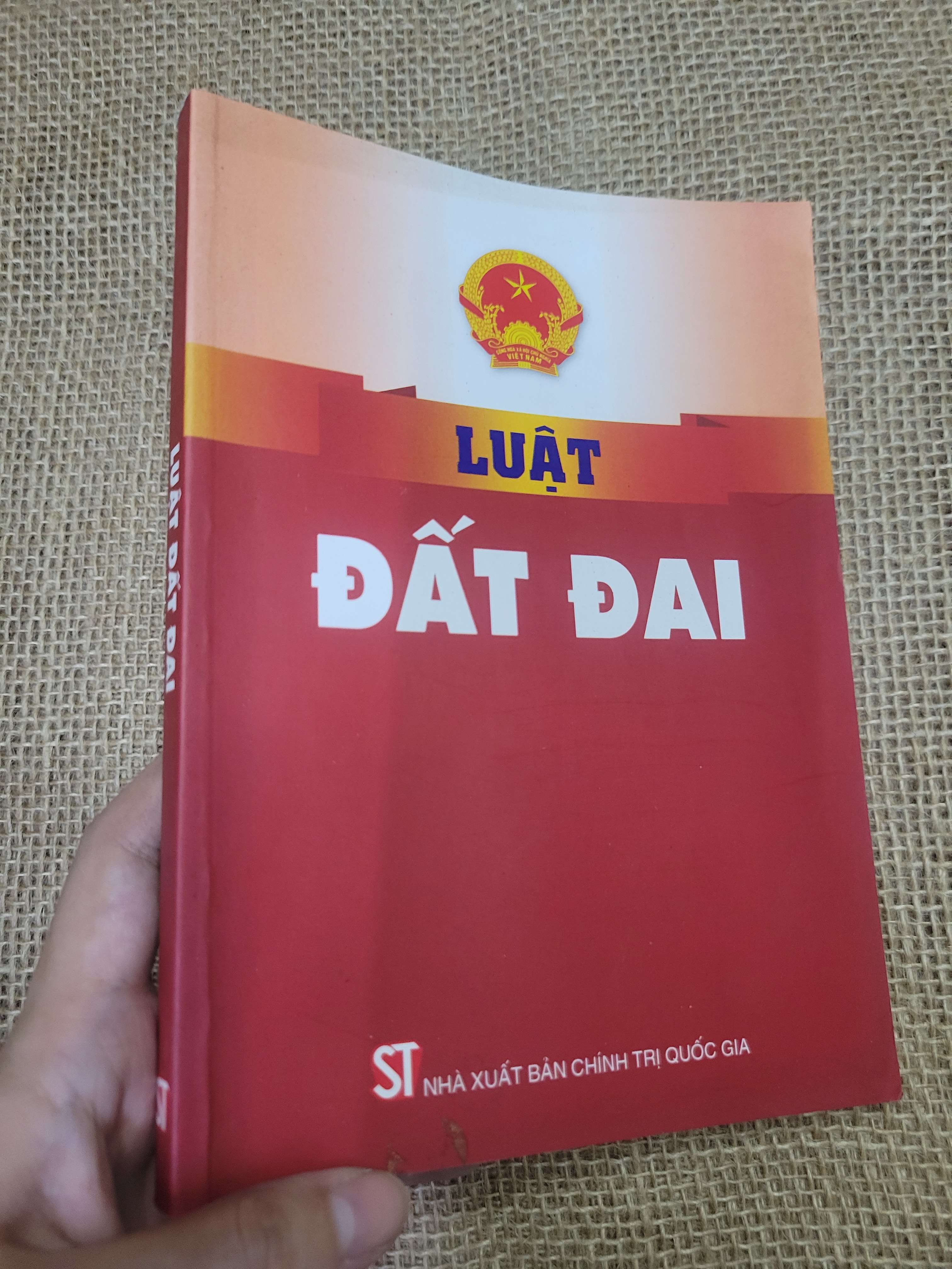 Luật đất đai (Giáo trình đại học - cao đẳng) HLSC