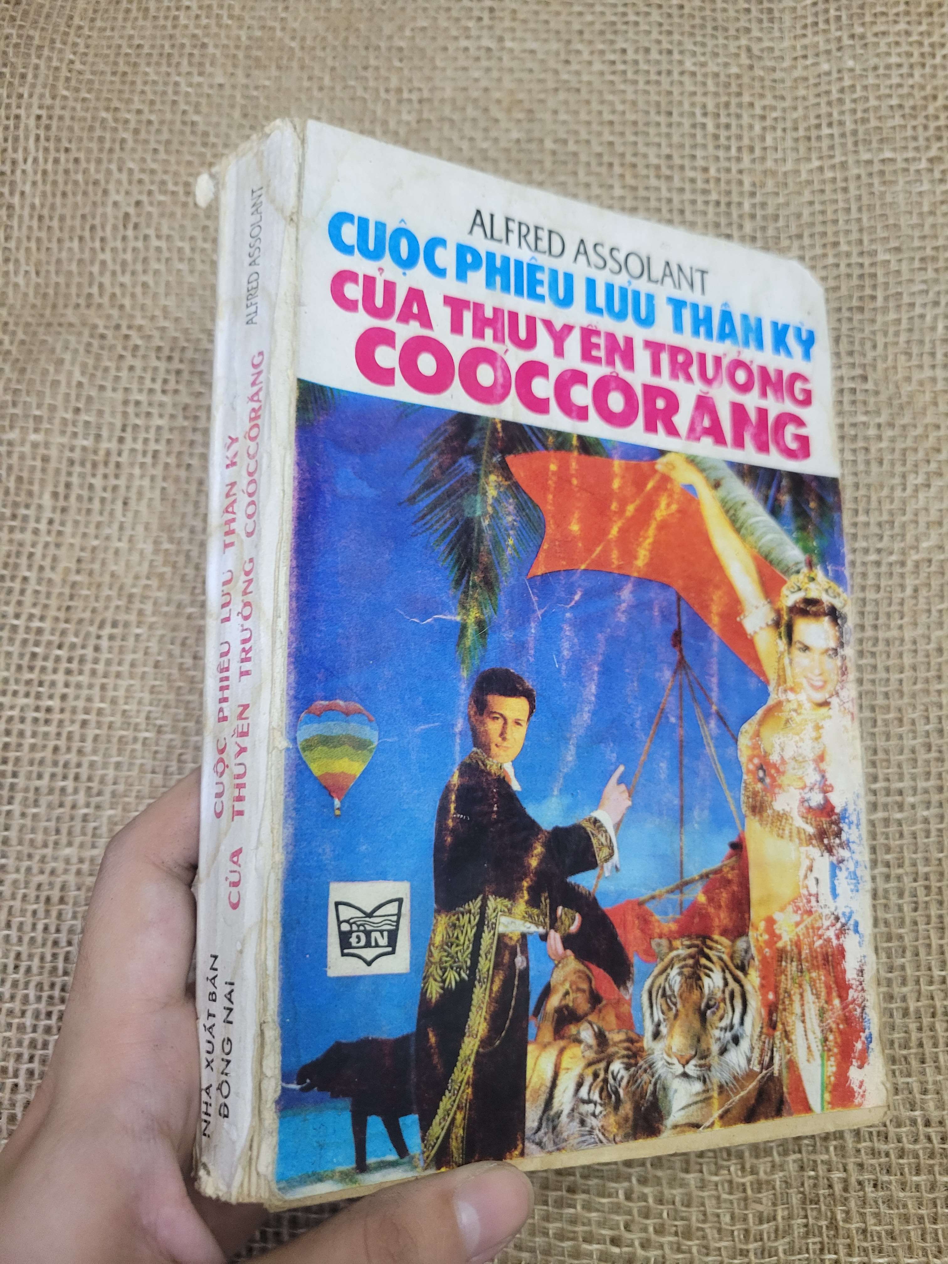 Cuộc phiêu lưu thần kỳ của thuyền trưởng Cooccorang - Alfred Assolant (Sách văn học) HLSC