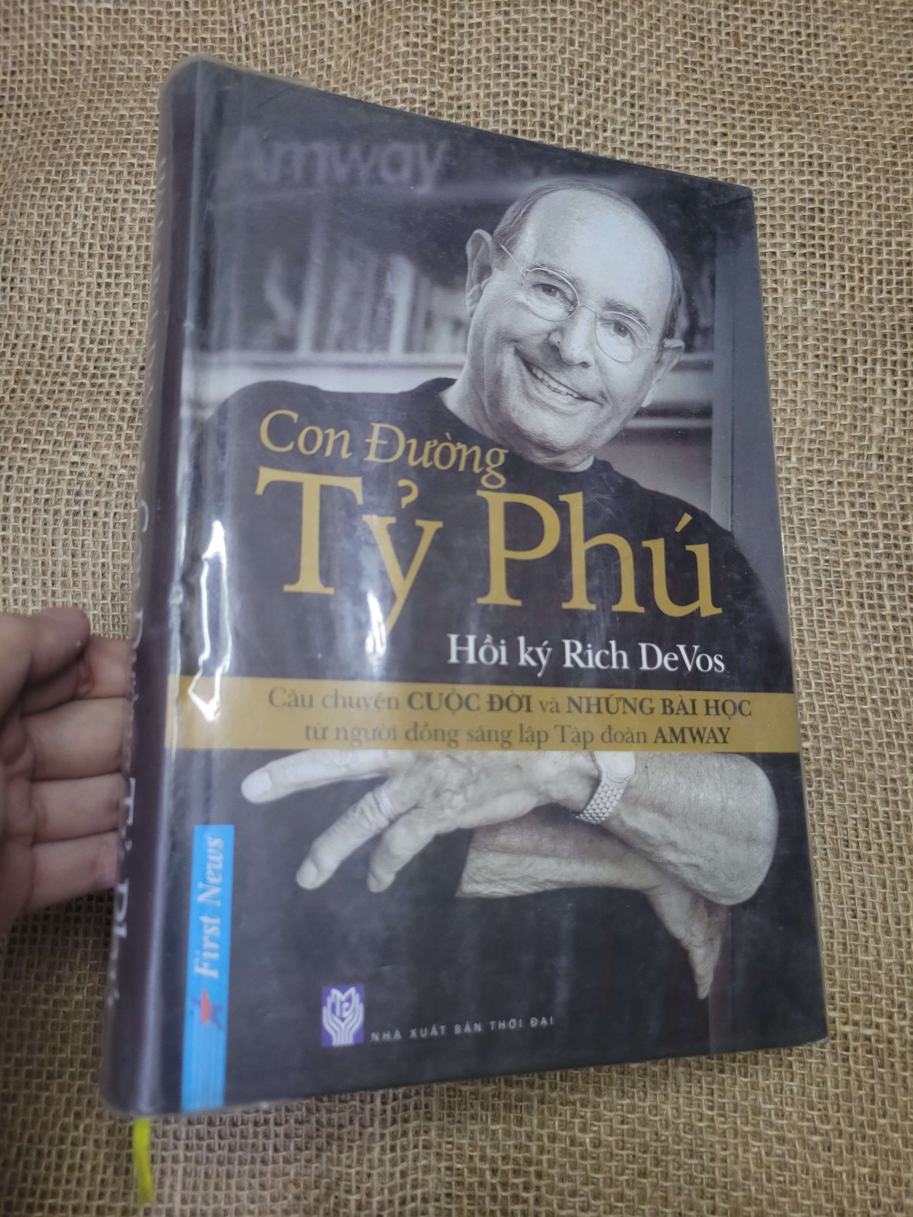 Con Đường Tỷ Phú - Hồi ký Rich DeVos (Sách Danh nhân) HLSC