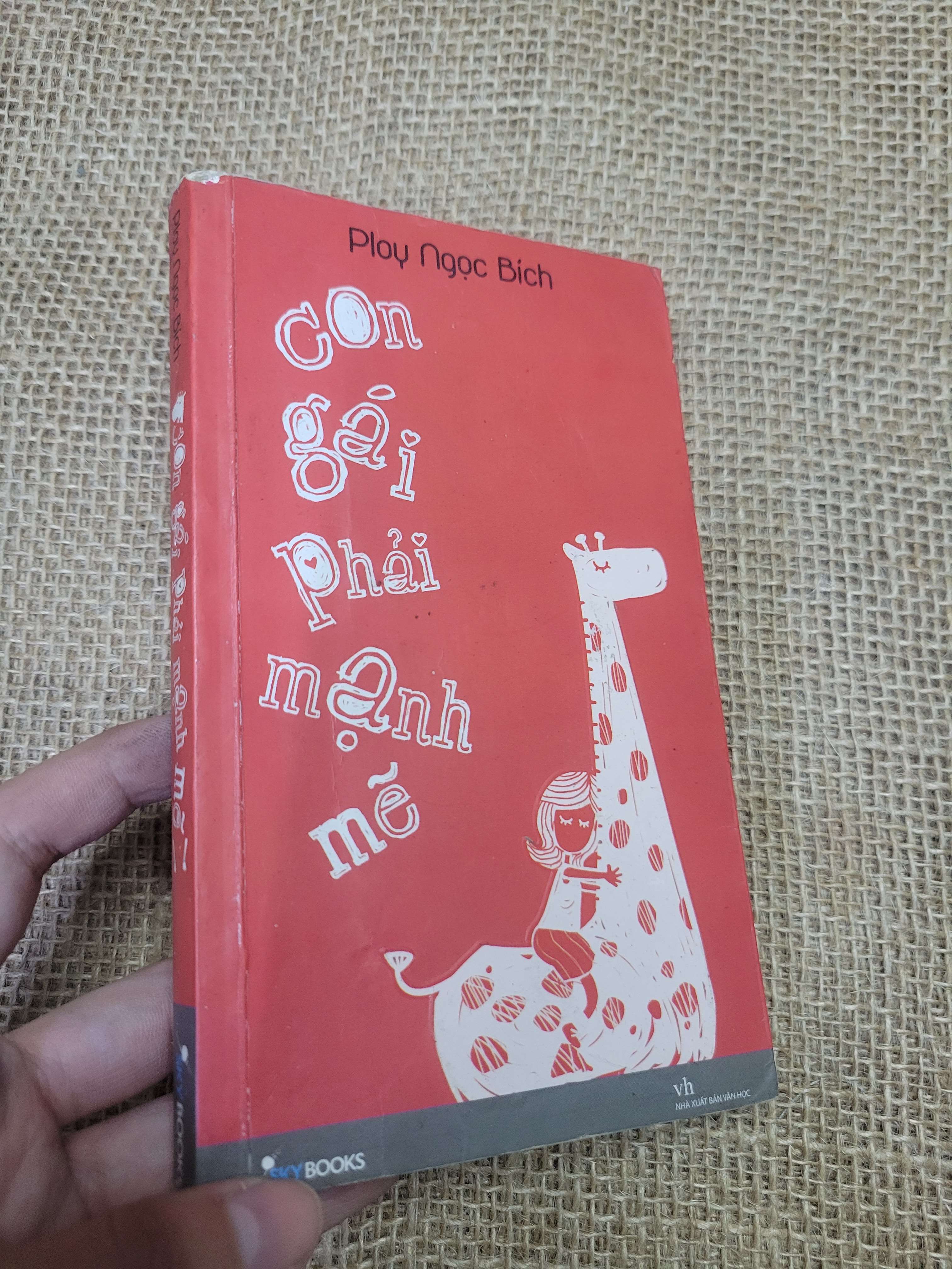 Con gái phải mạnh mẽ - Ploy Ngọc Bích (Sách kỹ năng) HLSC