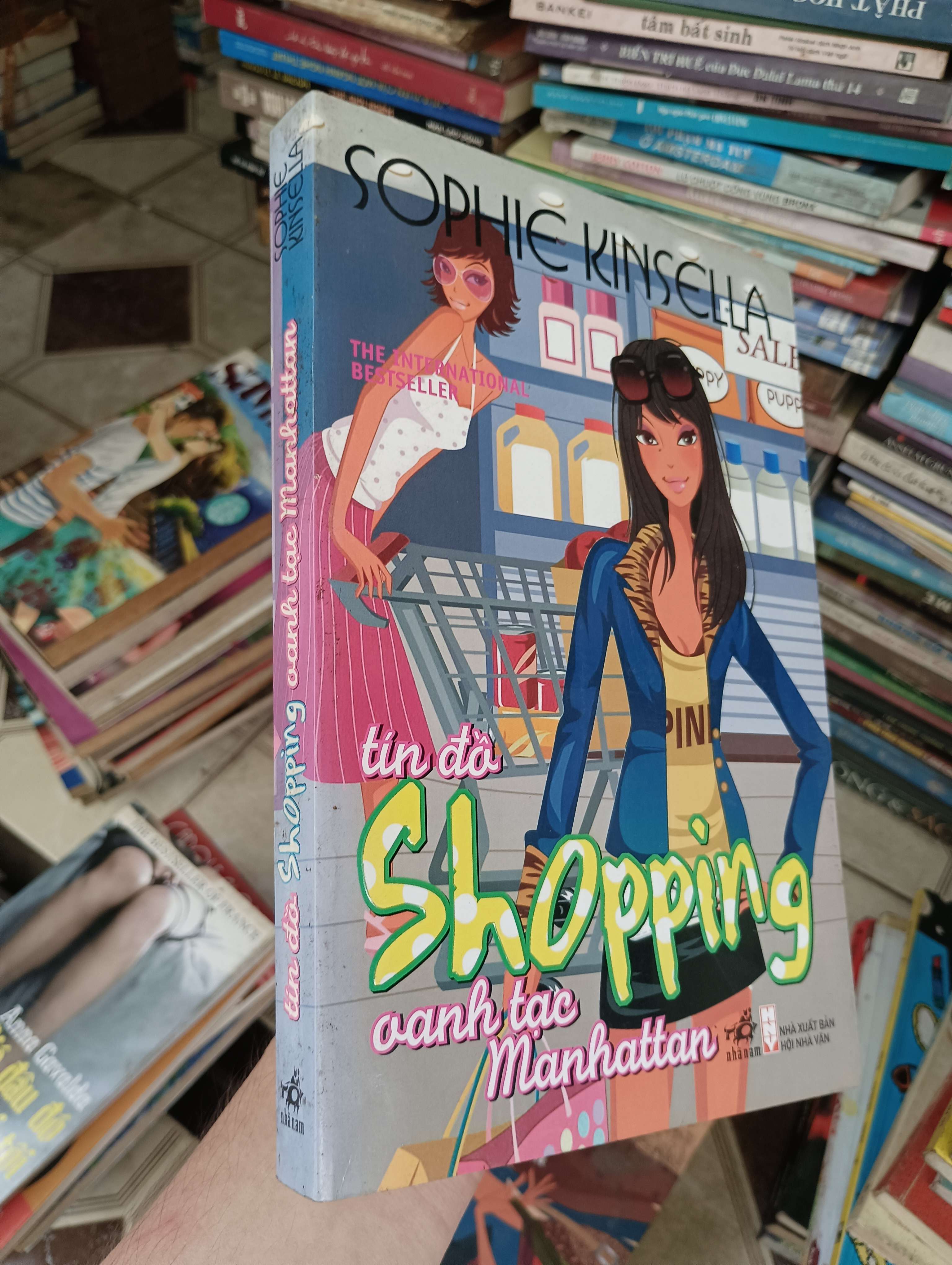 Tín đồ shopping oanh tạc Manhattan - Sophie Kinsella (Văn học nước ngoài) BGB