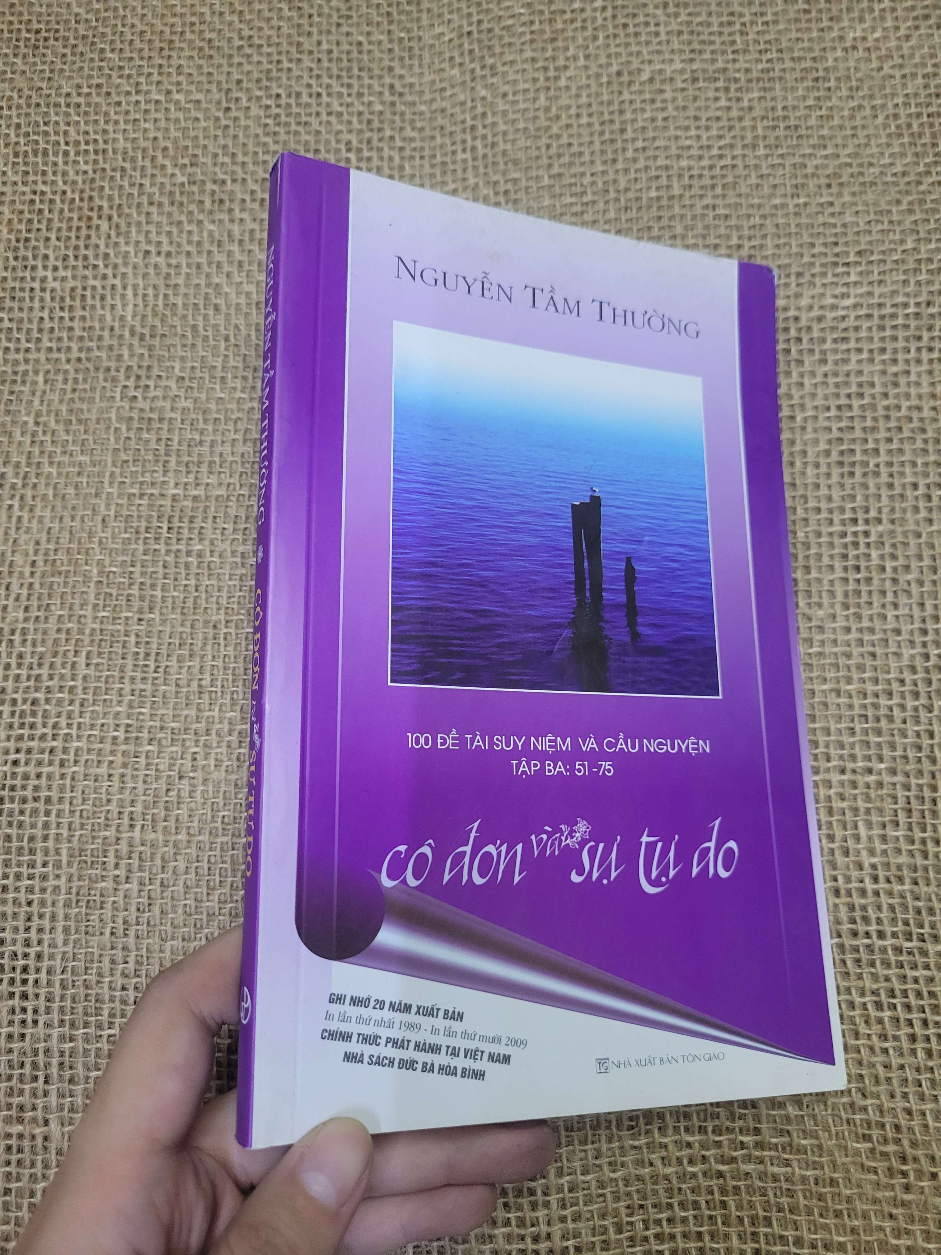 Cô đơn và sự tự do - Nguyễn Tầm Thường (Sách văn học) HLSC