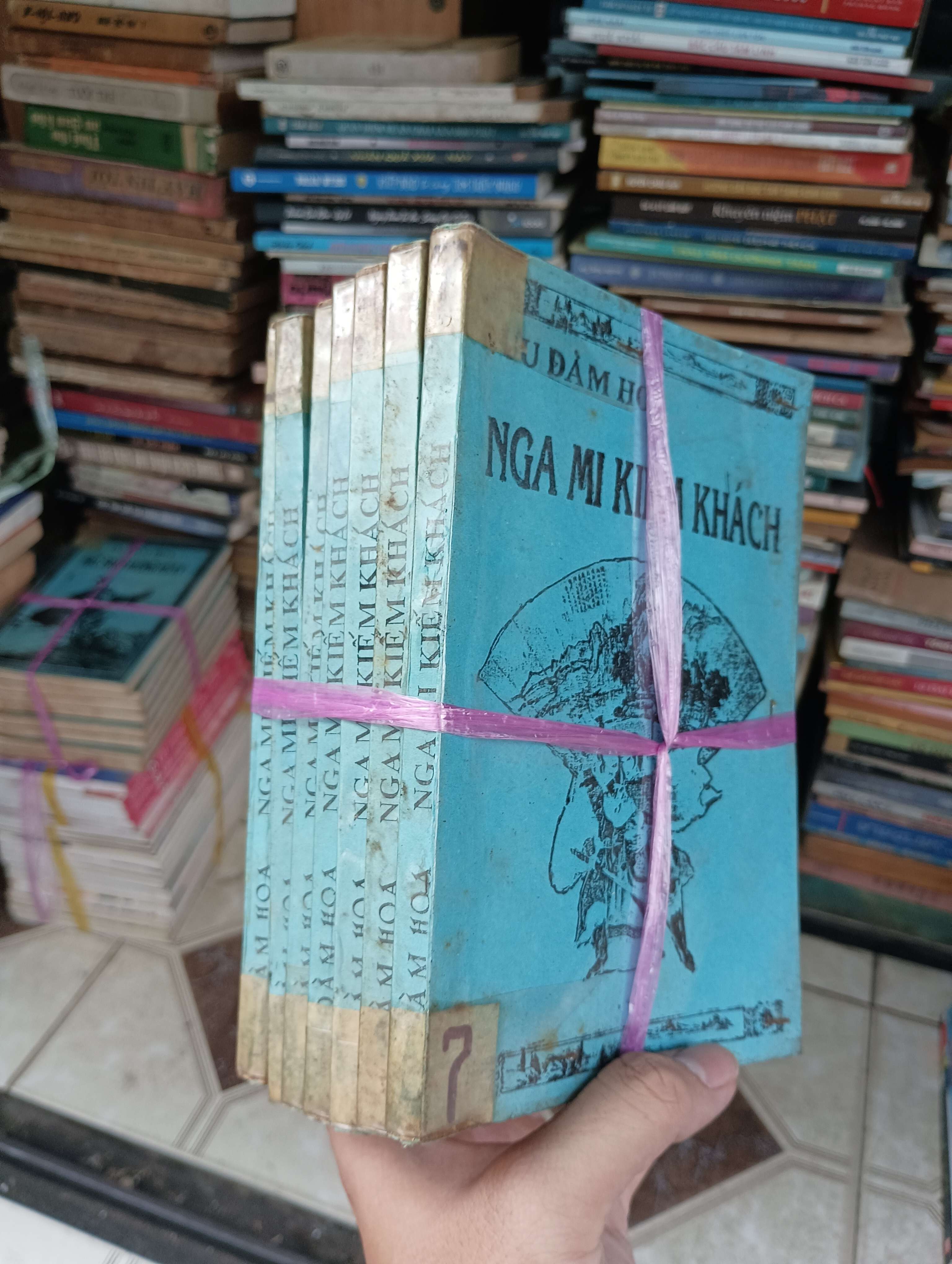 NGA MI KIẾM KHÁCH - Ưu Đàm Hoa (Sách văn học) BGB