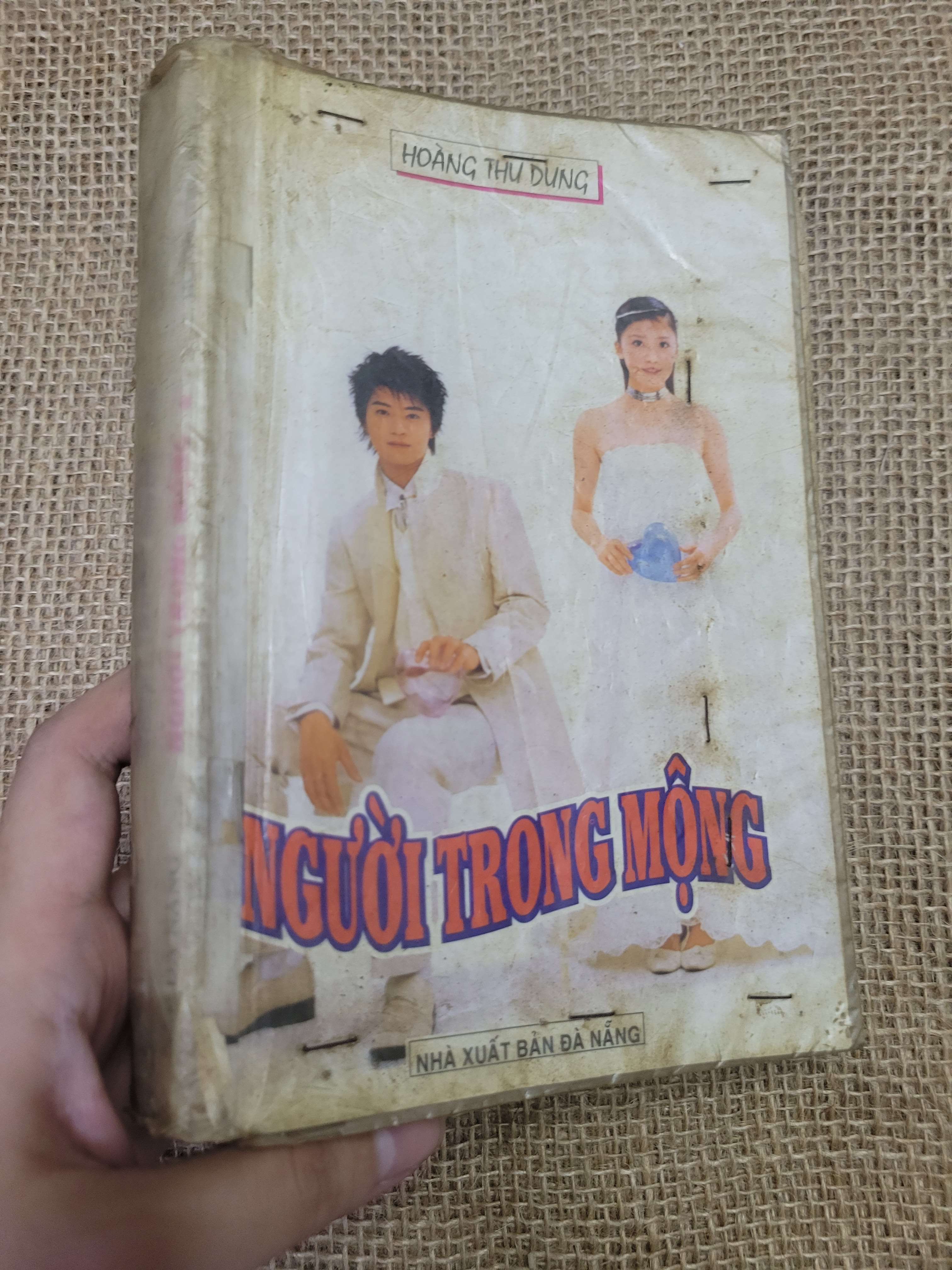 2 cuốn Người trong mộng - Hoàng Thu Dung (Sách văn học) HLSC