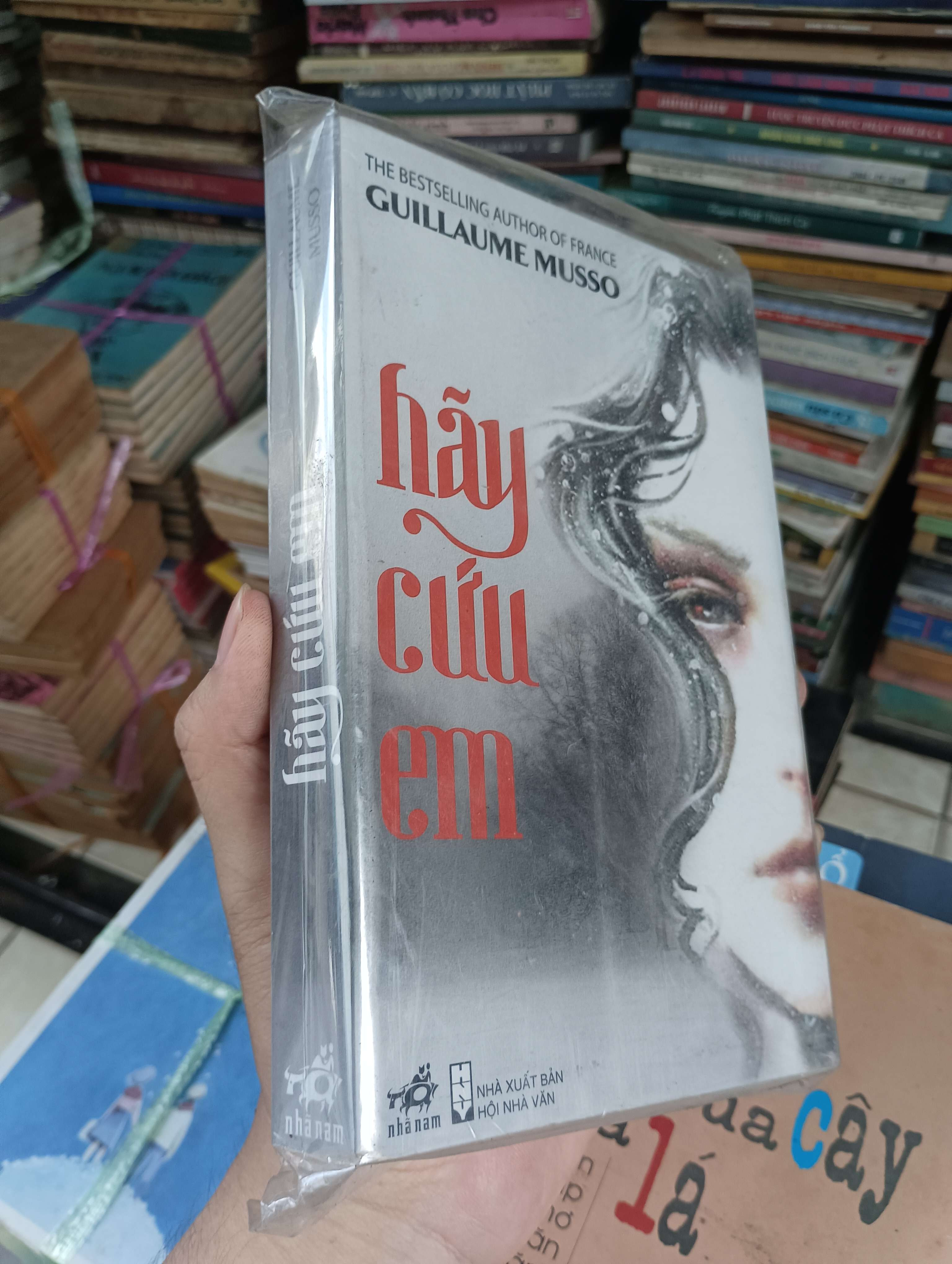Hãy cứu em - Guillaume Musso (Tiểu Thuyết) BGB