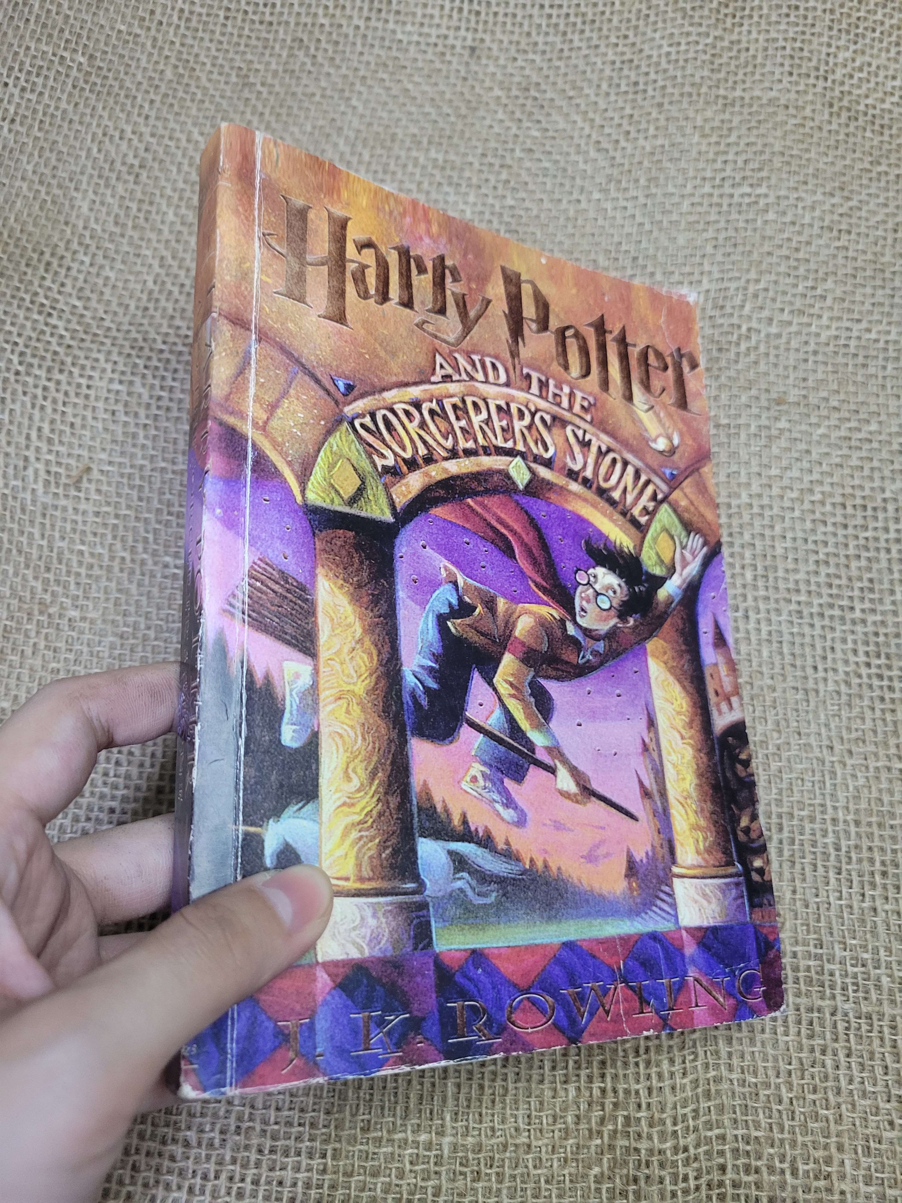 Harry Potter and the Sorcerer's Stone - J.K. Rowling (Sách ngoại) HLSC