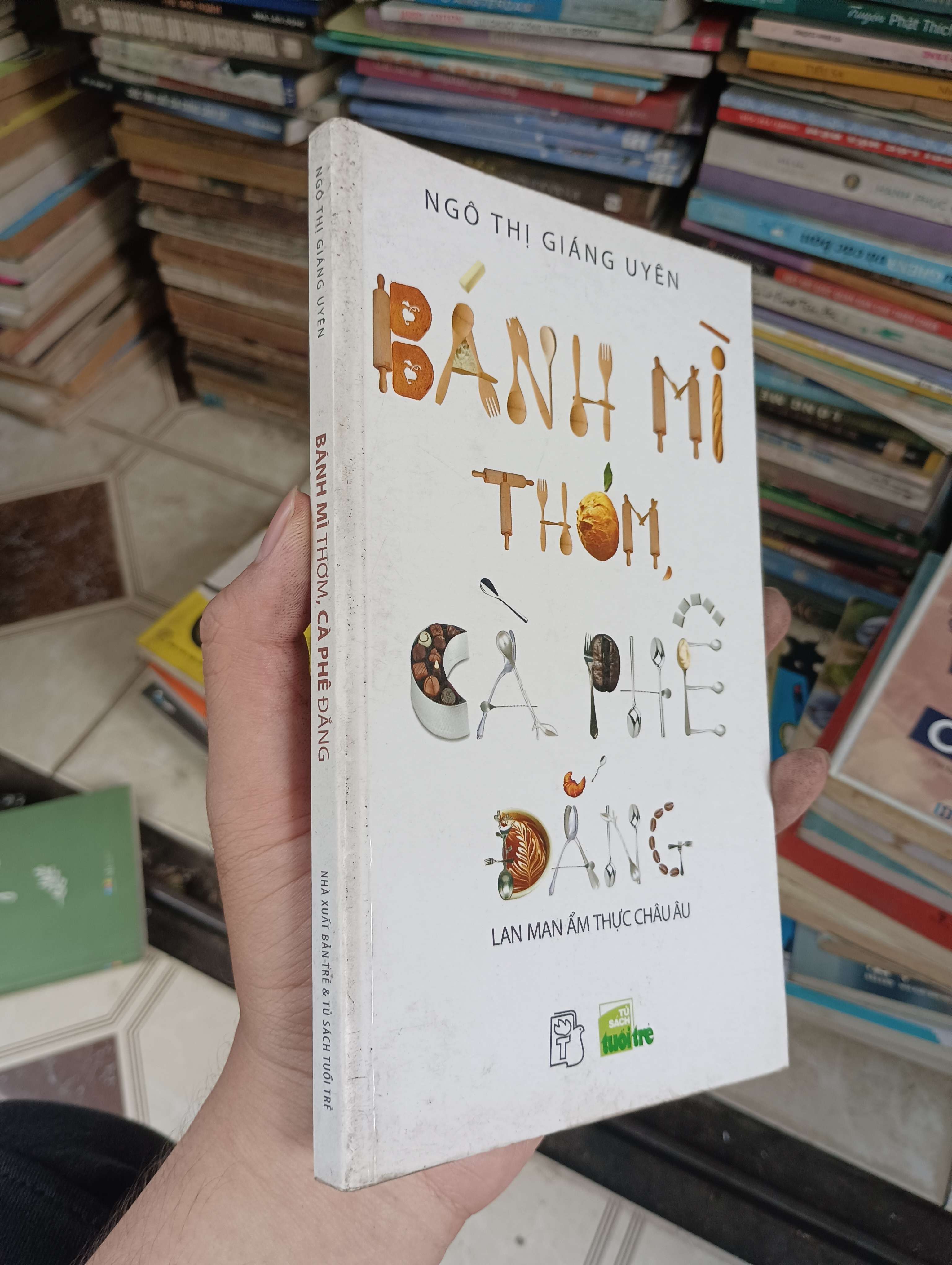 Bánh mì thơm - Cà phê đắng (Ngô Thị Giáng Uyên) (Sách văn học) BGB