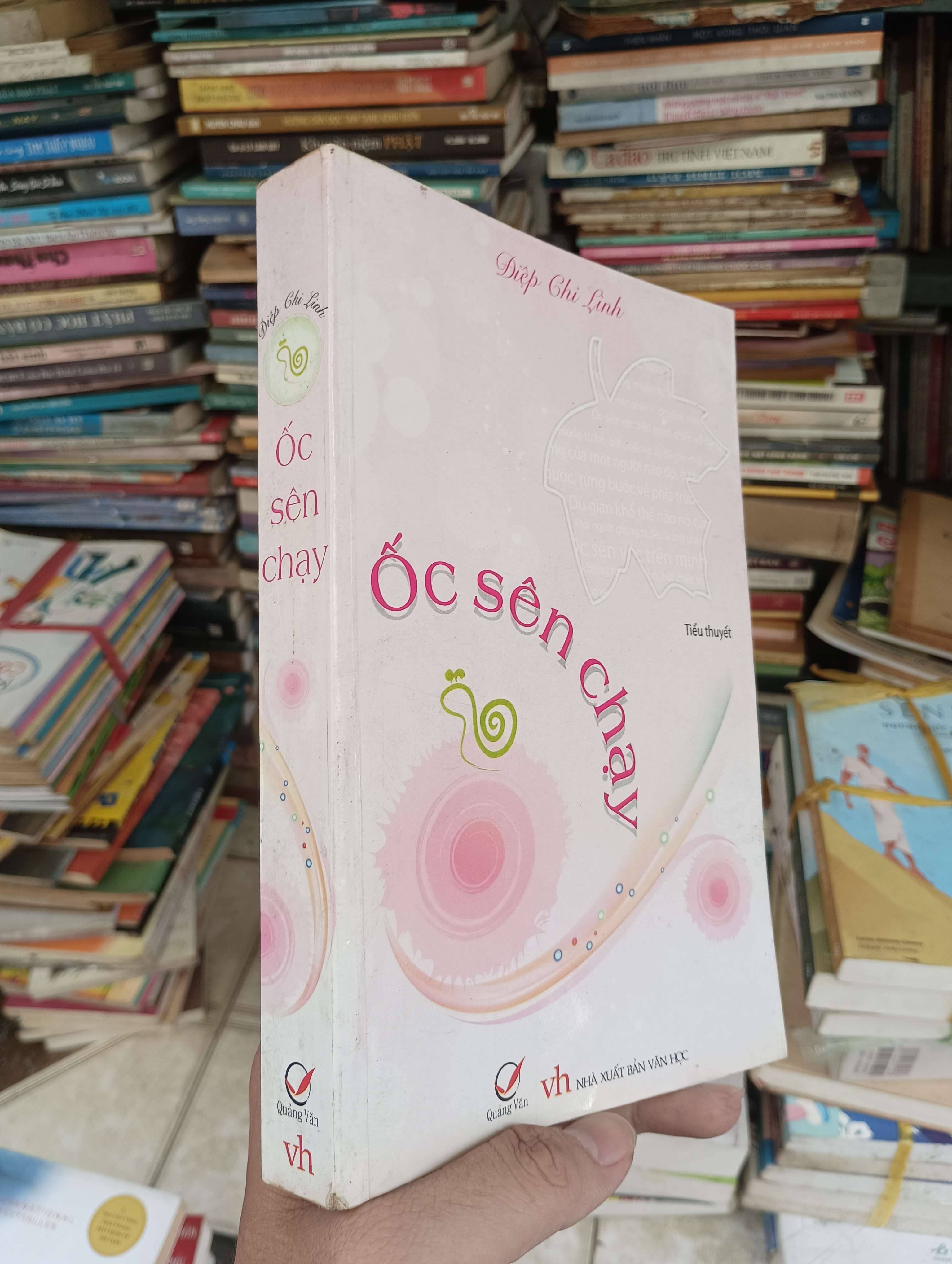 Ốc sên chạy - Điệp Chi Linh (Sách văn học) BGB