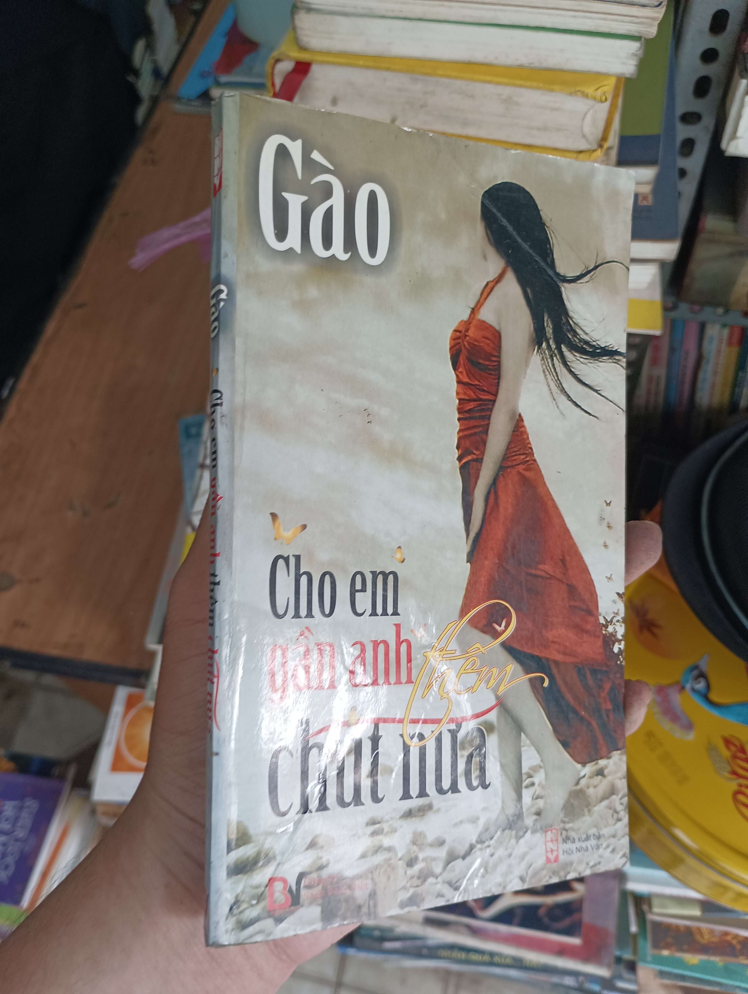 Cho em gần anh thêm chút nữa - Gào (Sách văn học) BGB