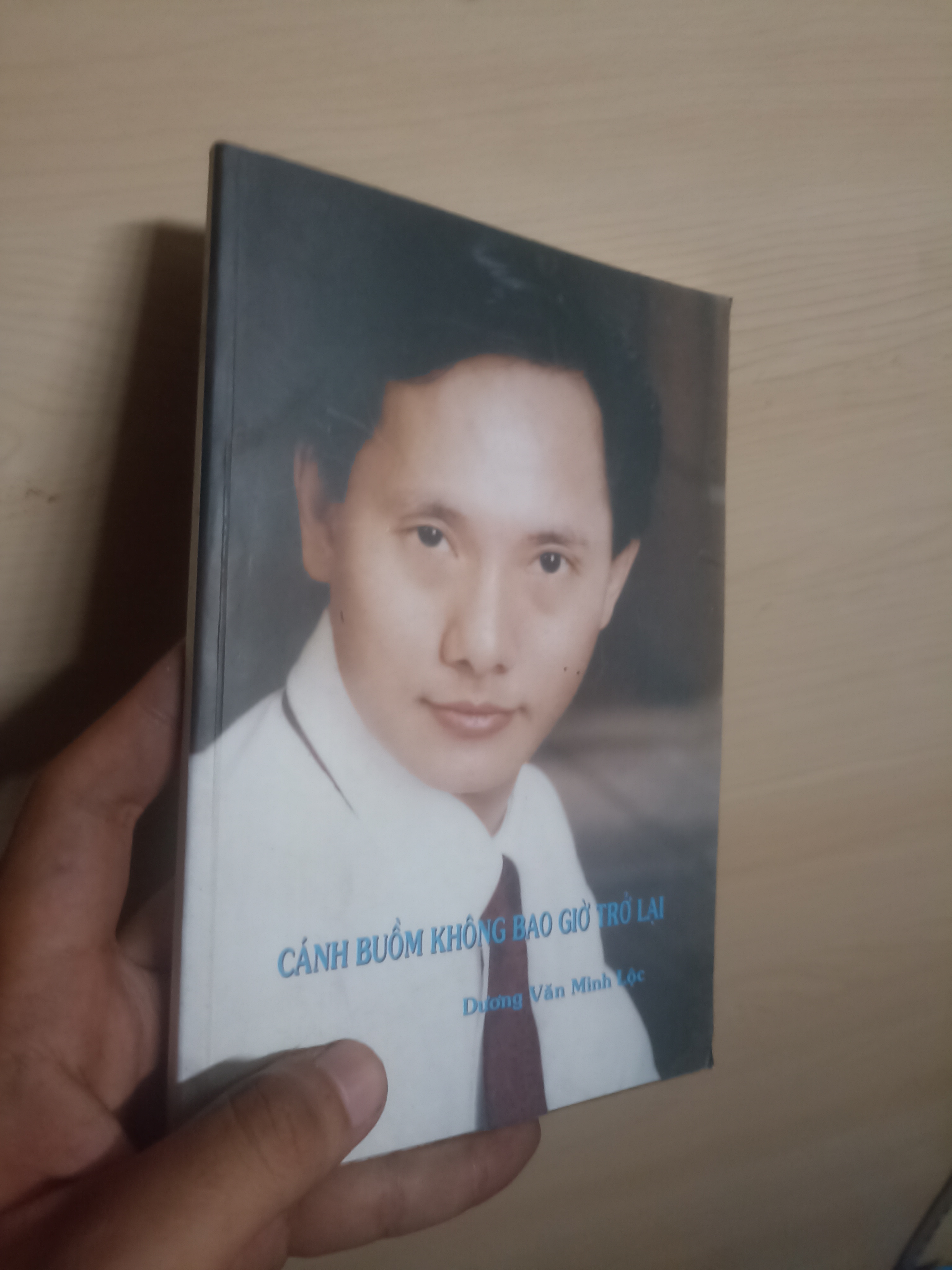 Cánh buồm không bao giờ trở lại - Dương Văn Minh Lộc Mới 90% (Sách văn học) VAVO