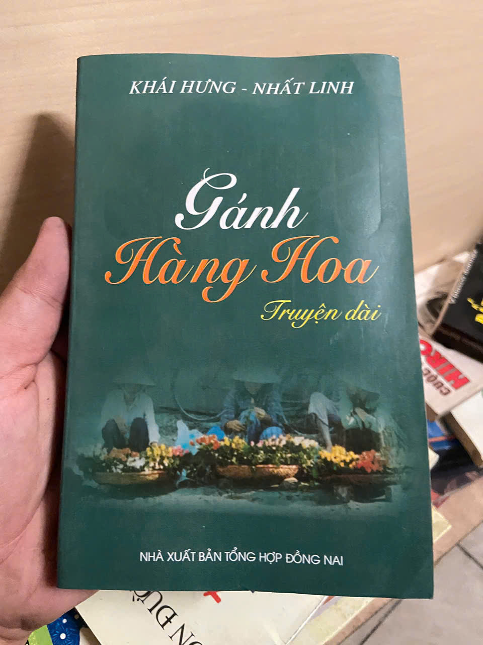 Gánh hành hoa - Khái Hưng Mới 90% (Sách văn học) VAVO