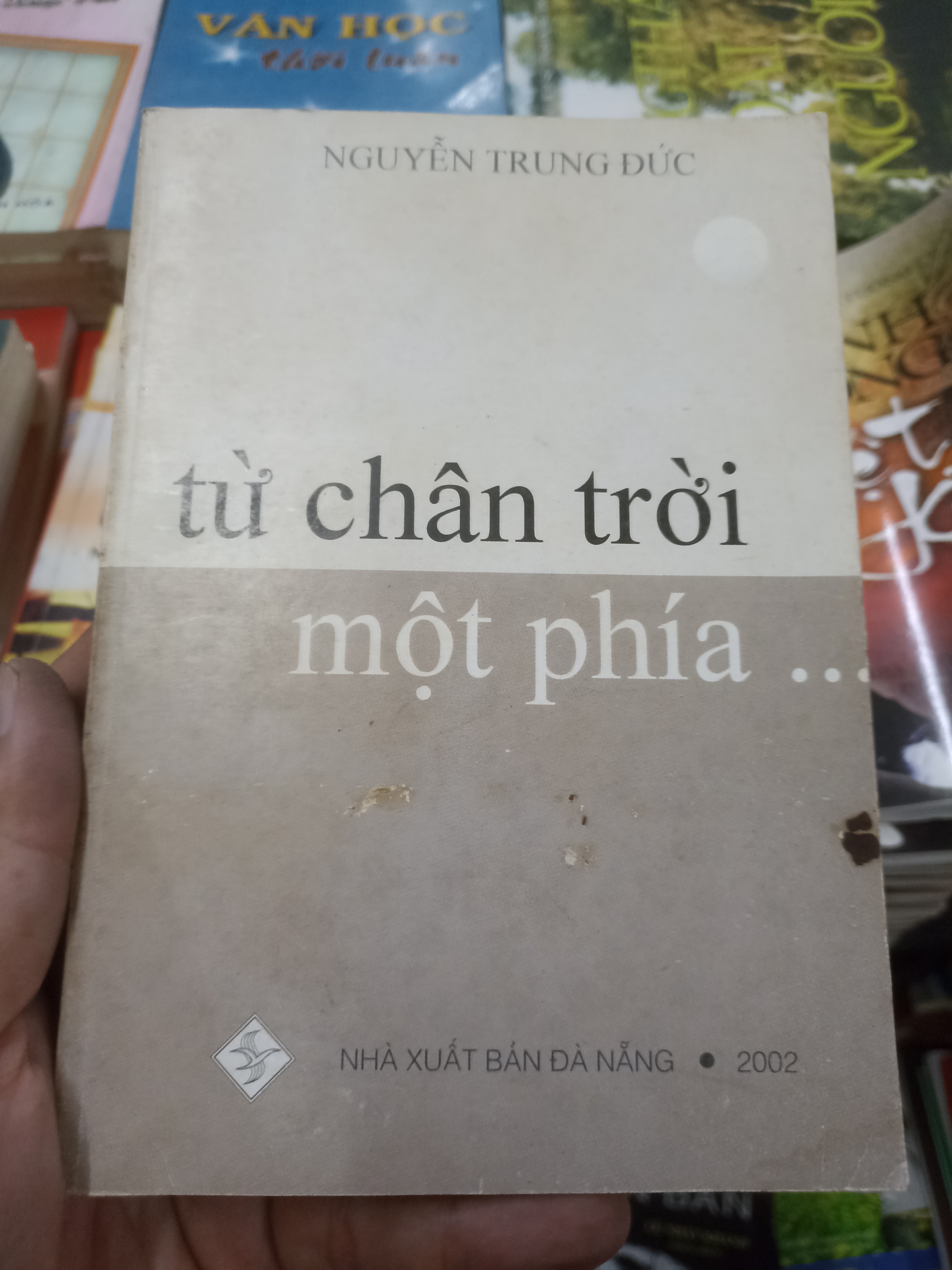Từ chân trời một phía ... - Nguyễn Trung Đức Mới 90% (Sách văn học) VAVO