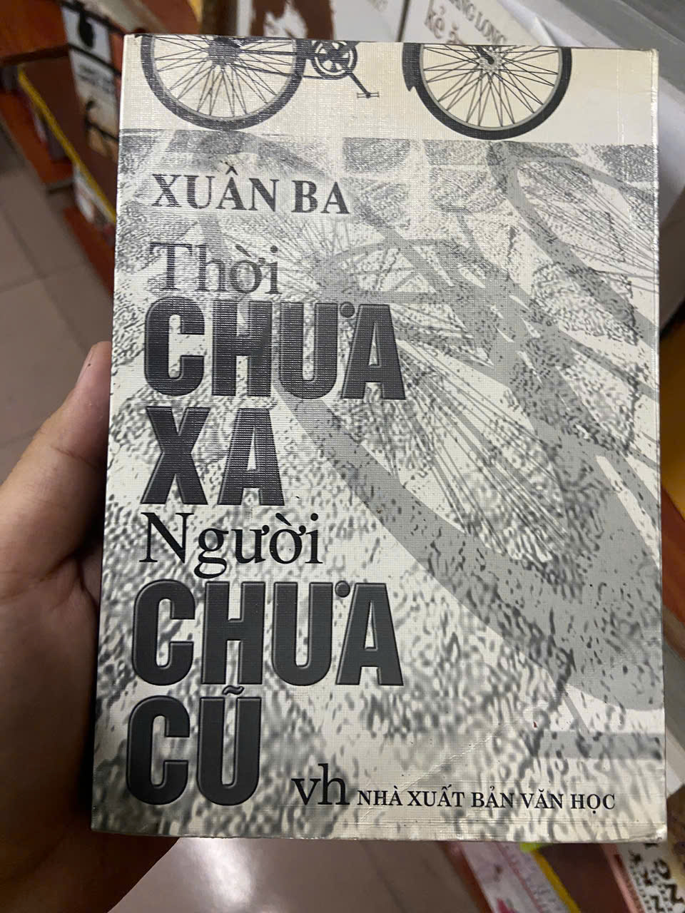 Thời chưa xa người chưa cũ - Xuân Ba Mới 90% (Sách văn học) VAVO