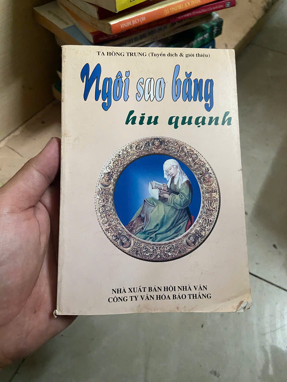 Ngôi sao băng hiu quạnh - Tạ Hồng Trung Mới 90% (Sách văn học) VAVO