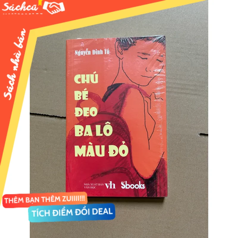 Chú bé đeo ba lô màu đỏ mới 80% (Sách văn học) DTML