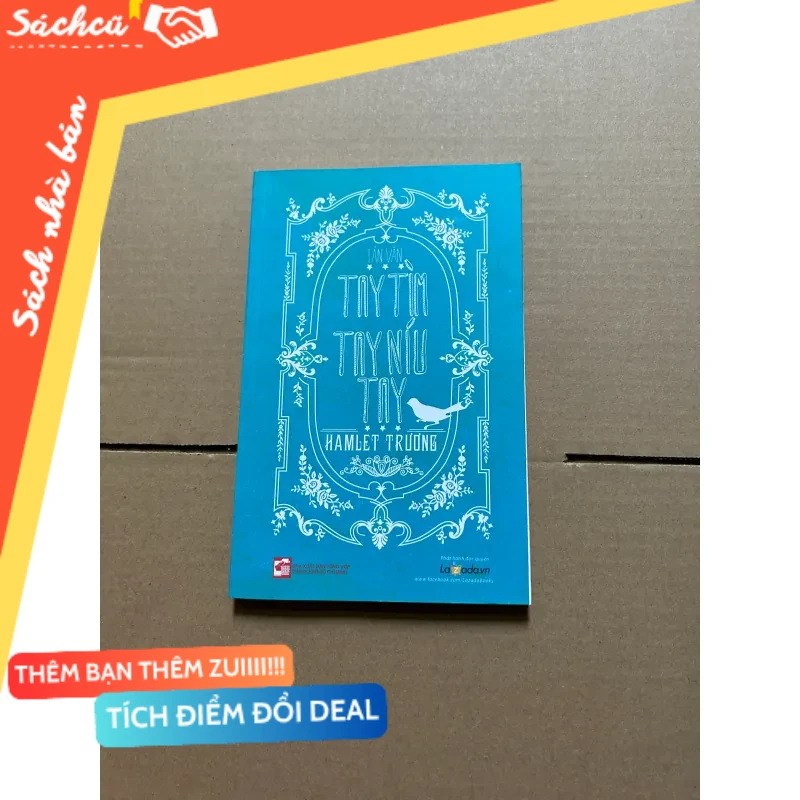 Tay tìm tay níu tay mới 80% (Sách văn học) DTML