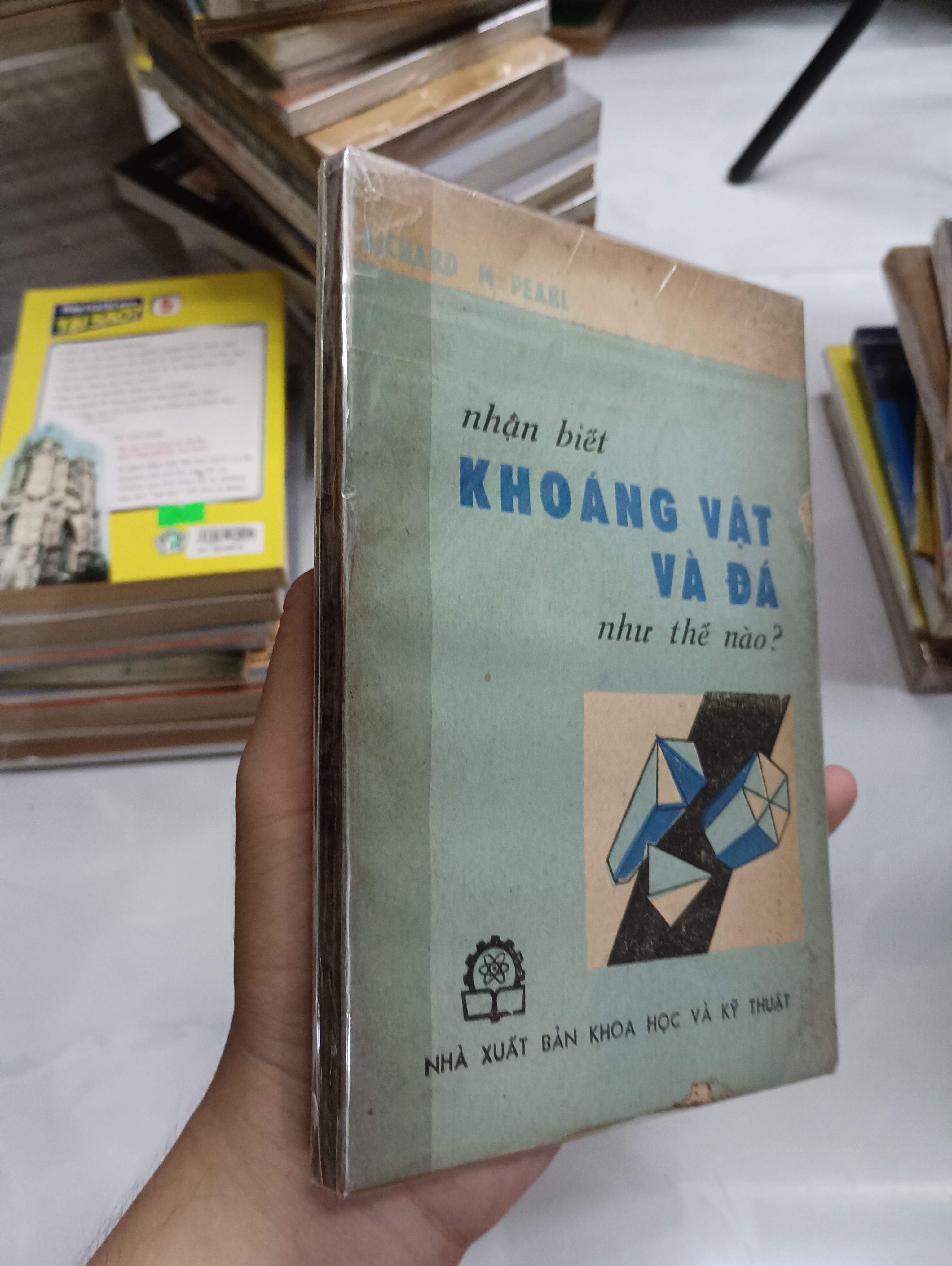 Nhận biết khoáng vật và đá như thế nào? - Richard M. Pearl (Sách kiến thức tổng hợp) SPP