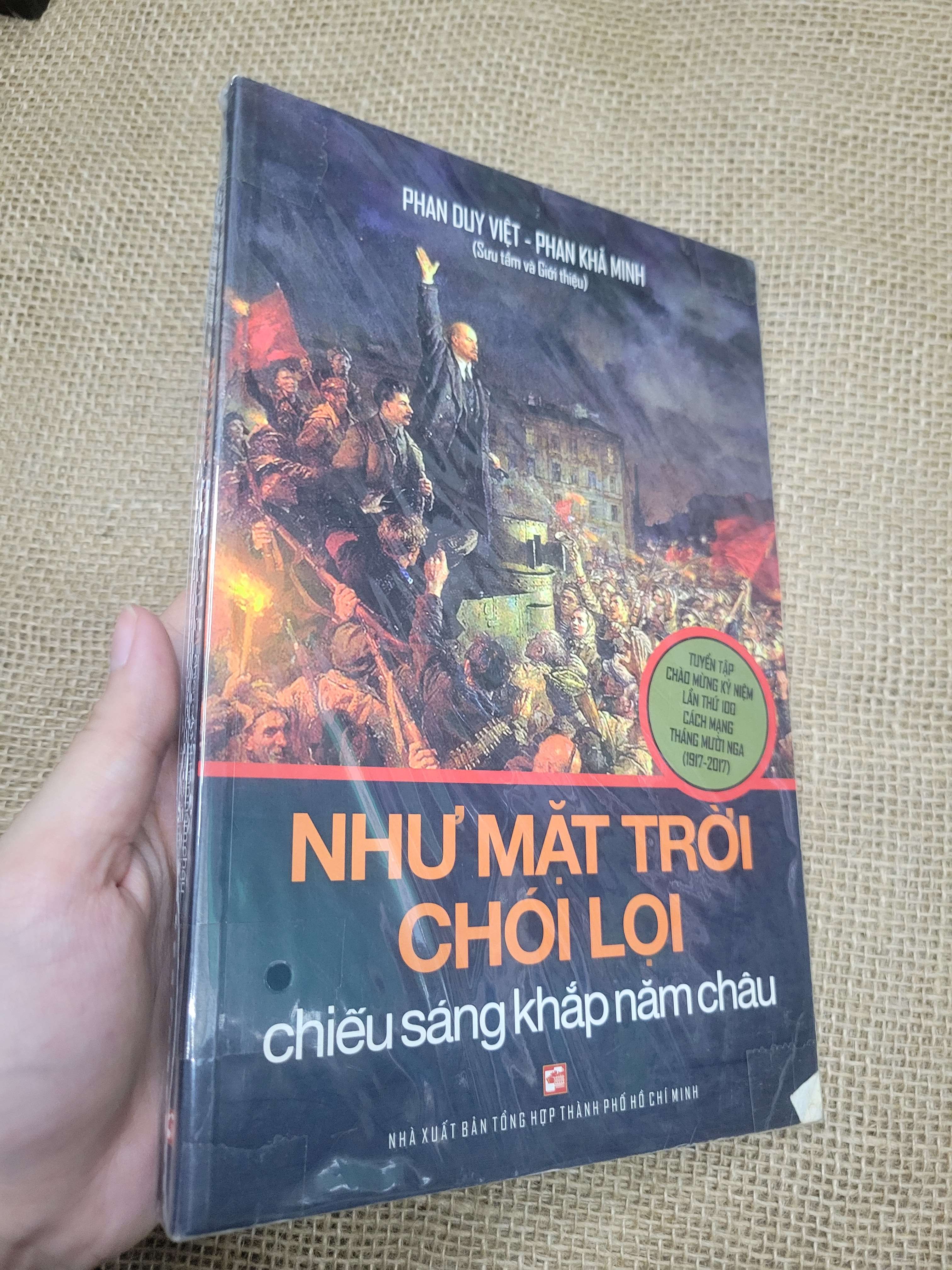 Như mặt trời chói lọi Chiếu sáng khắp năm châu - Phan Duy Việt, Phan Khả Minh mới 80% bẩn bìa, ố (Lịch sử thế giới) SPP