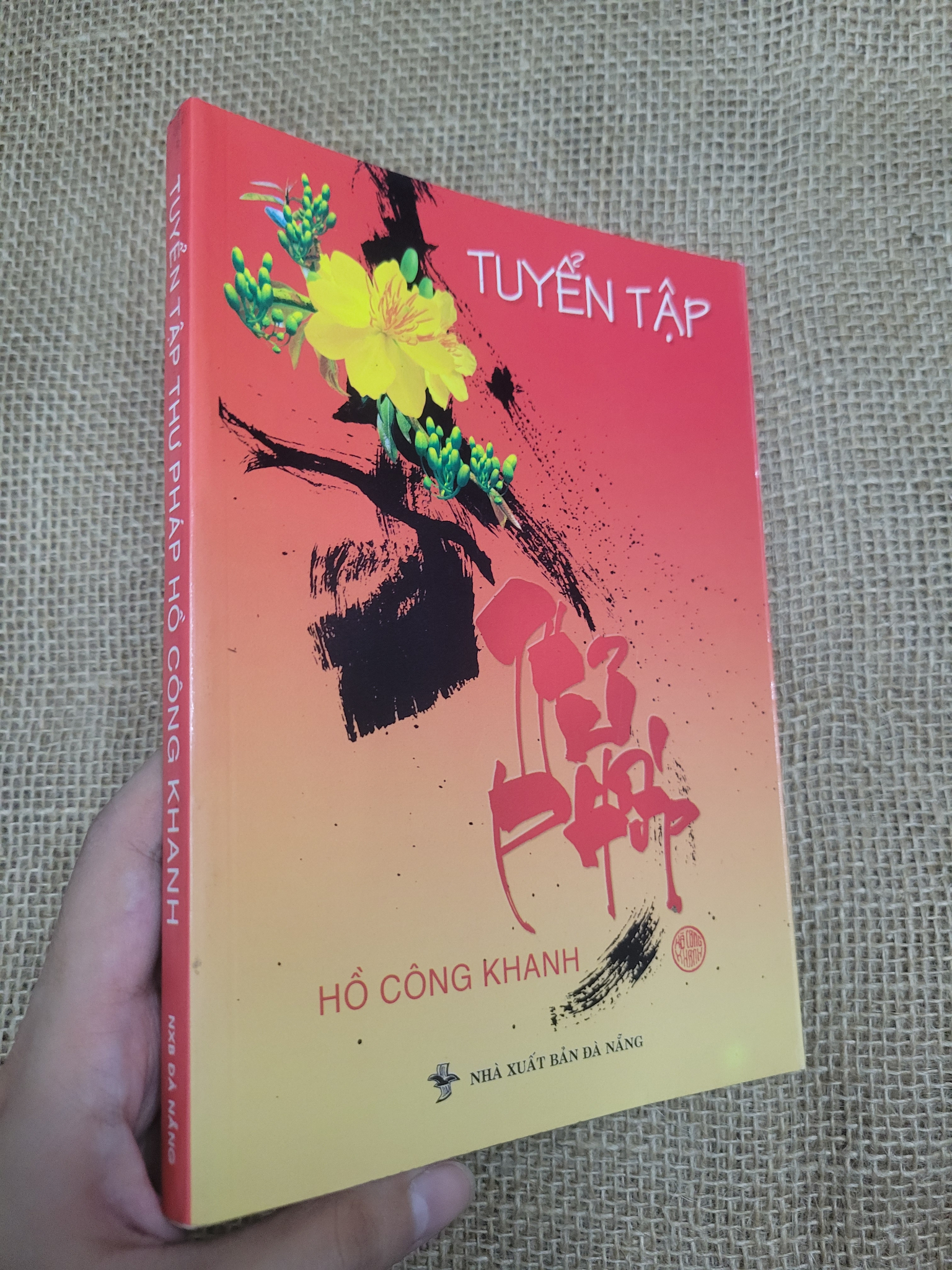 Tuyển tập thư pháp - Hồ Công Khanh sách màu mới 80% có mộc, ố bẩn bìa (thơ - ca dao - tục ngữ) SPP